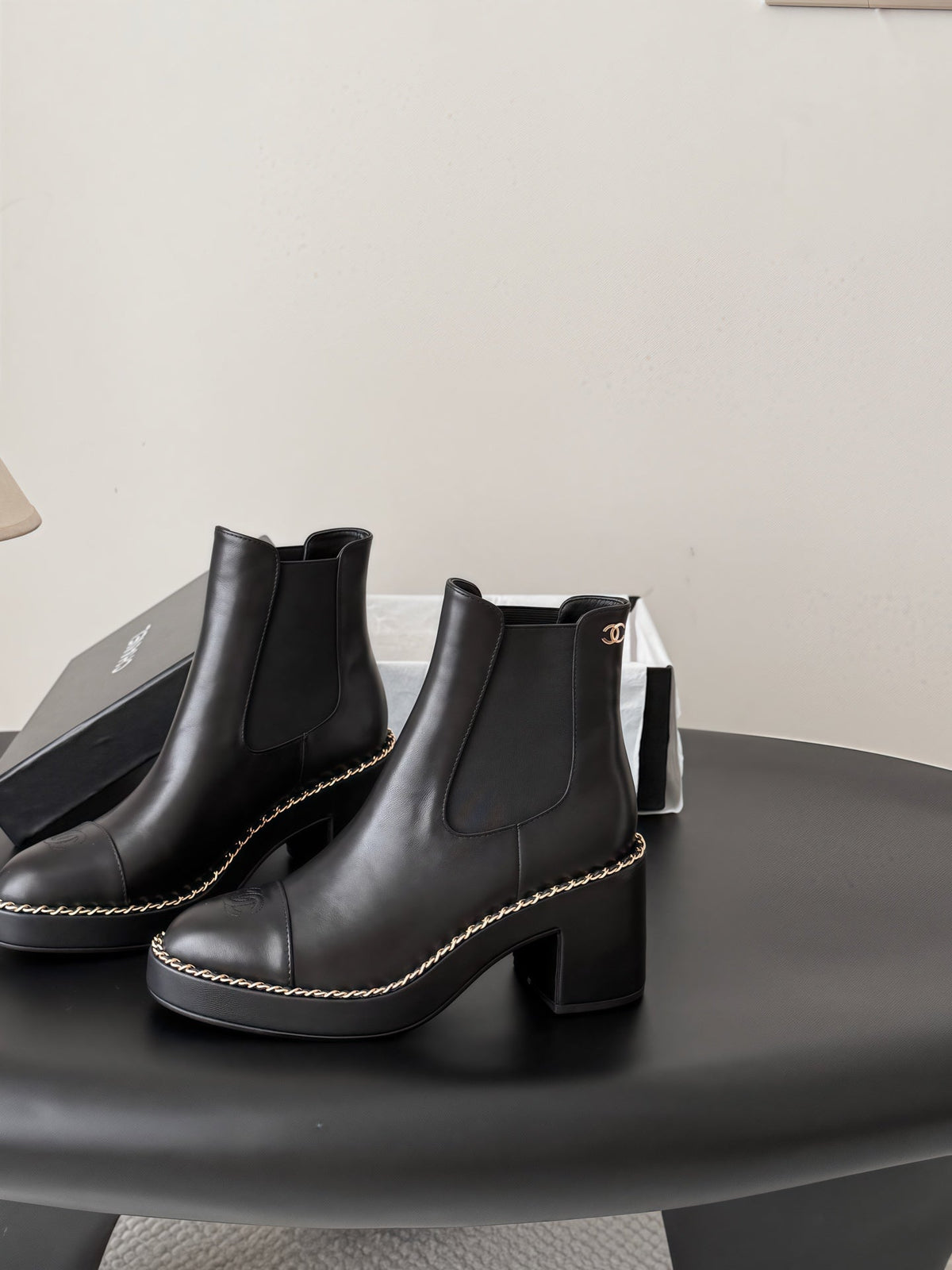 CC 26s Chelsea Ankle Boots Black Leather 122417