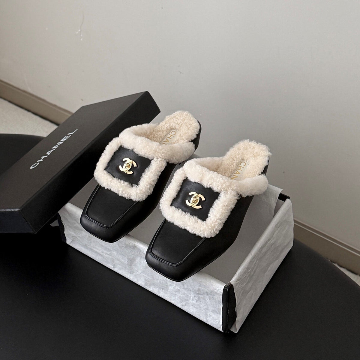 CC 26s Shearling Trim Leather Mules Black Gold 127806