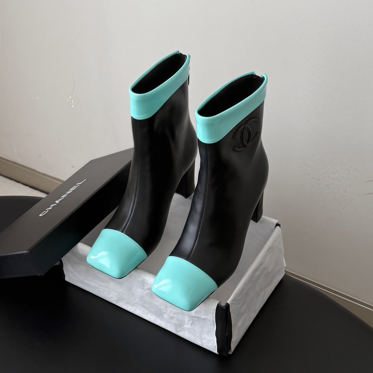 CC 26s Ankle Boots Black Tiffany Leather Patent 127857