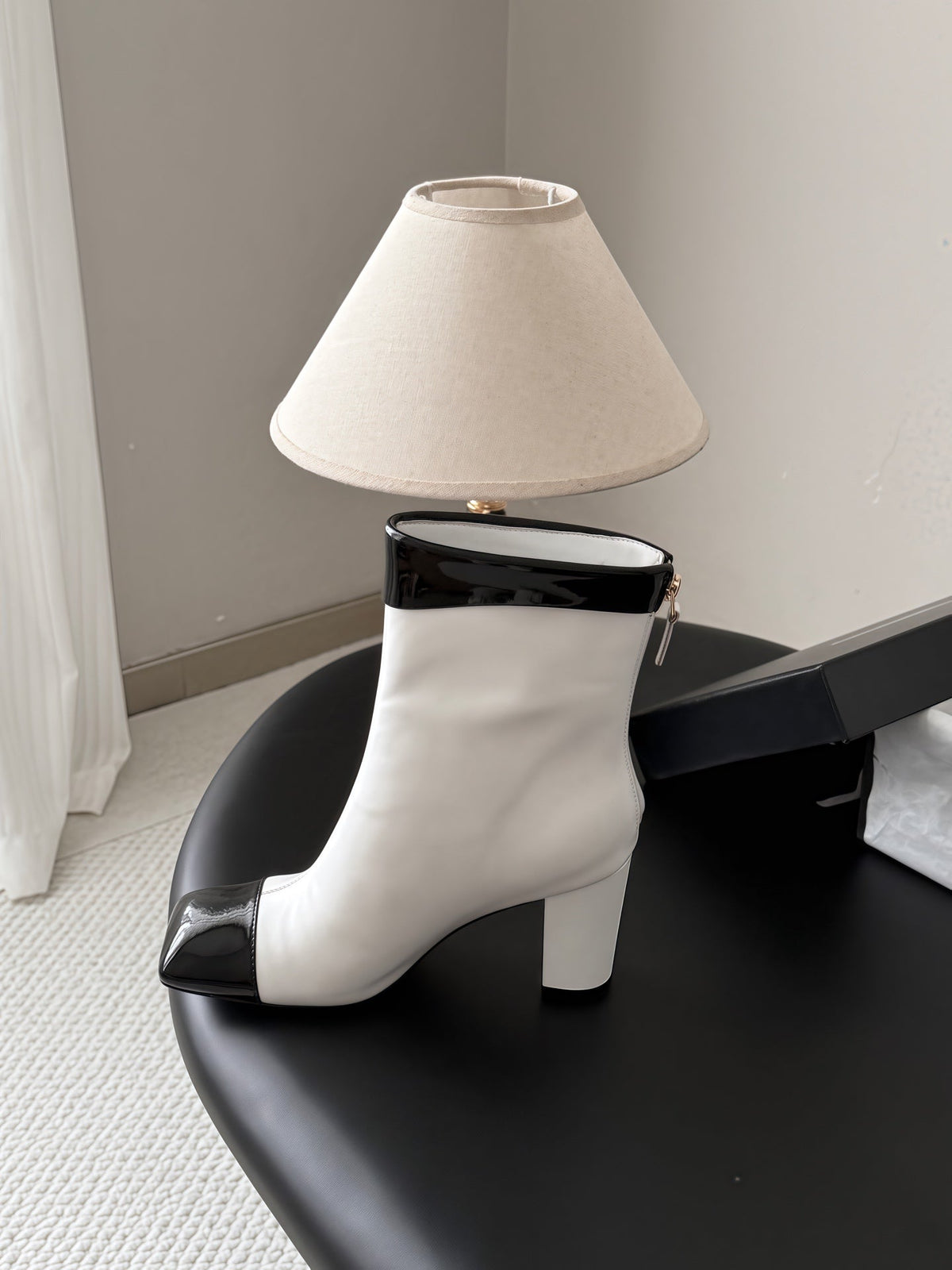 CC 26s Ankle Boots White Black Leather Patent 127860