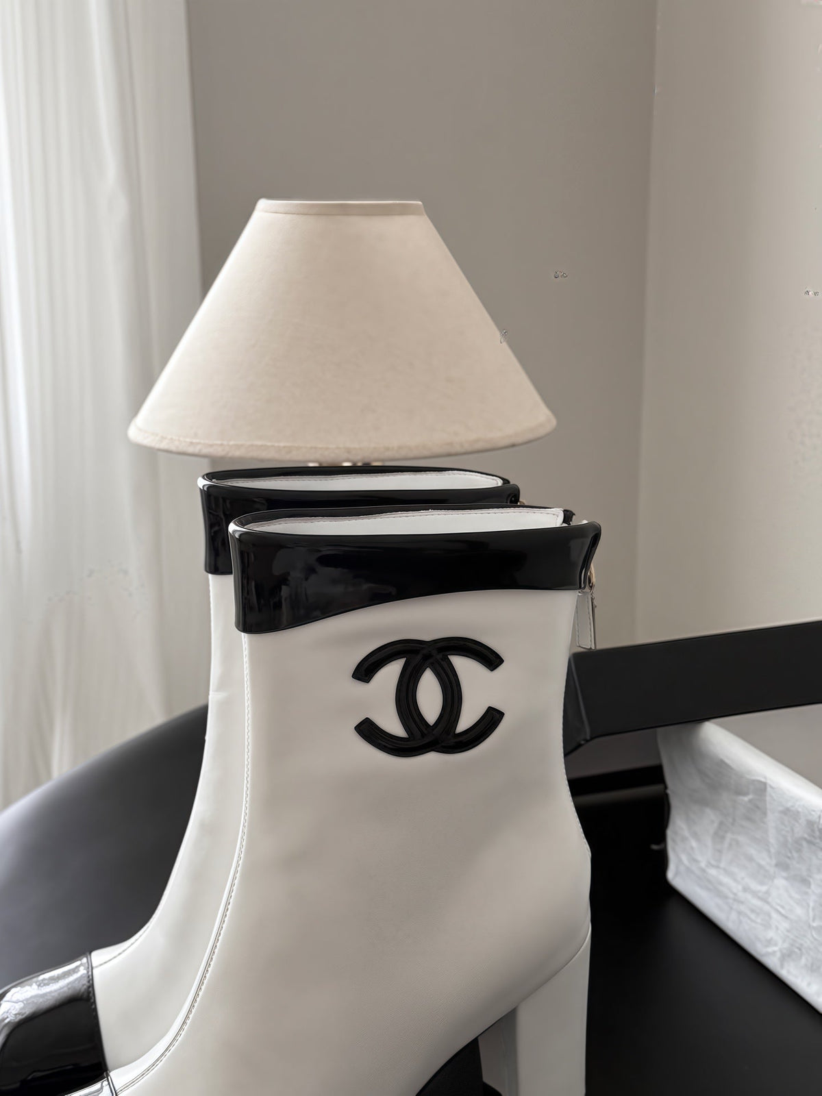 CC 26s Ankle Boots White Black Leather Patent 127860
