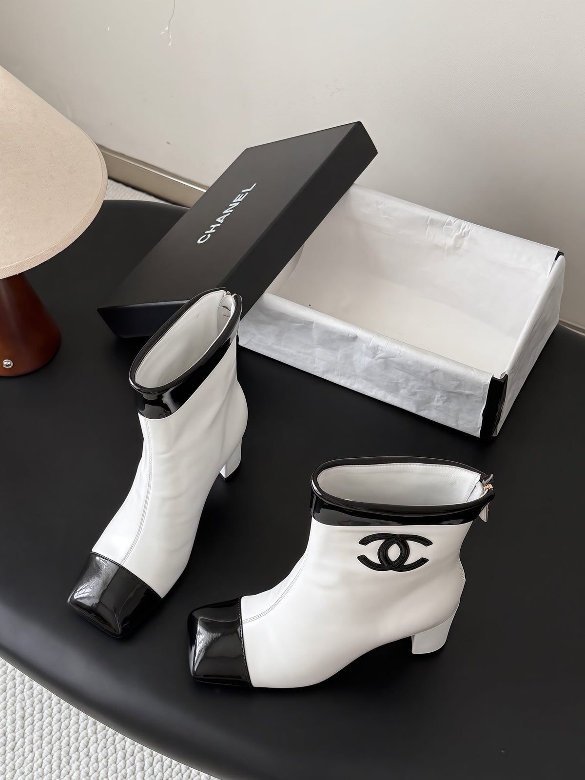 CC 26s Ankle Boots White Black Leather Patent 127860