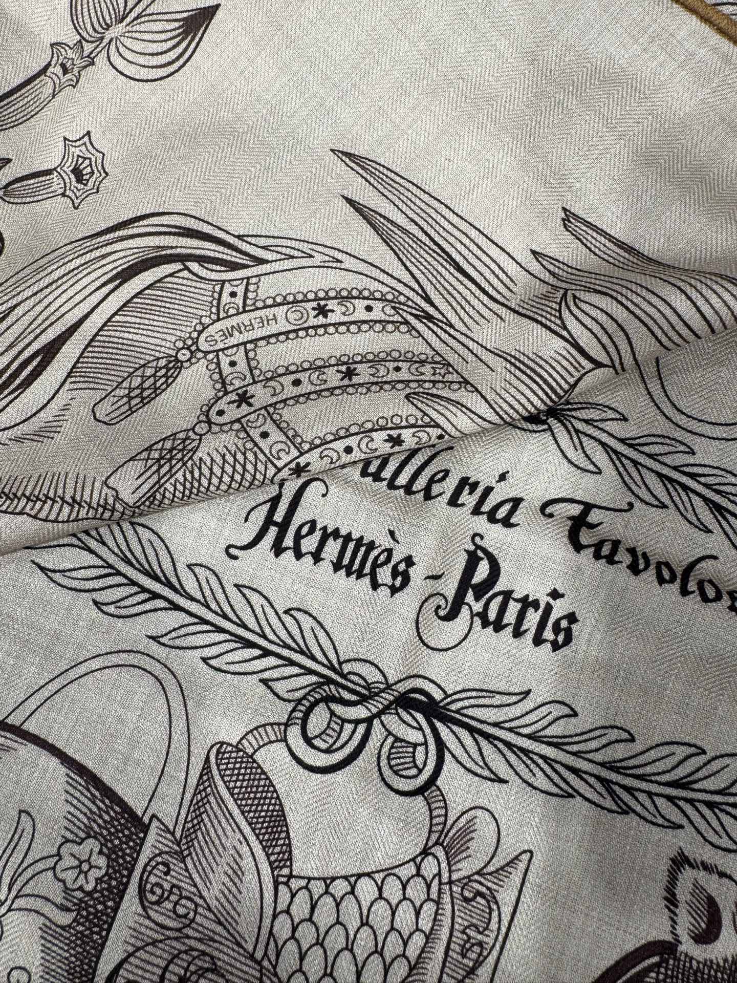 HM 26s Della Cavalleria Favolosa Shawl 140 x140cm Silk Cashmere 215640