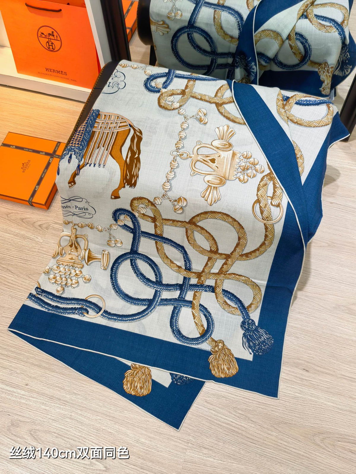 HM 26s Scarf 140 In Cashmere And Silk 504789