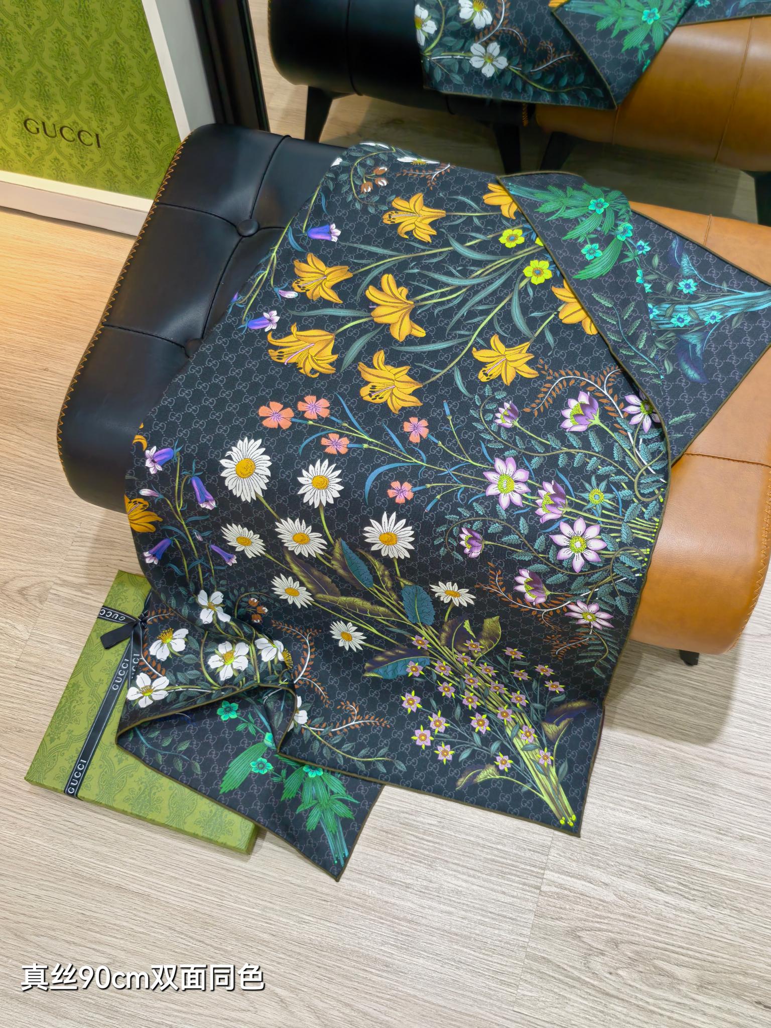 GG Scarf 90x90 Black Colorful Twill Silk 219483
