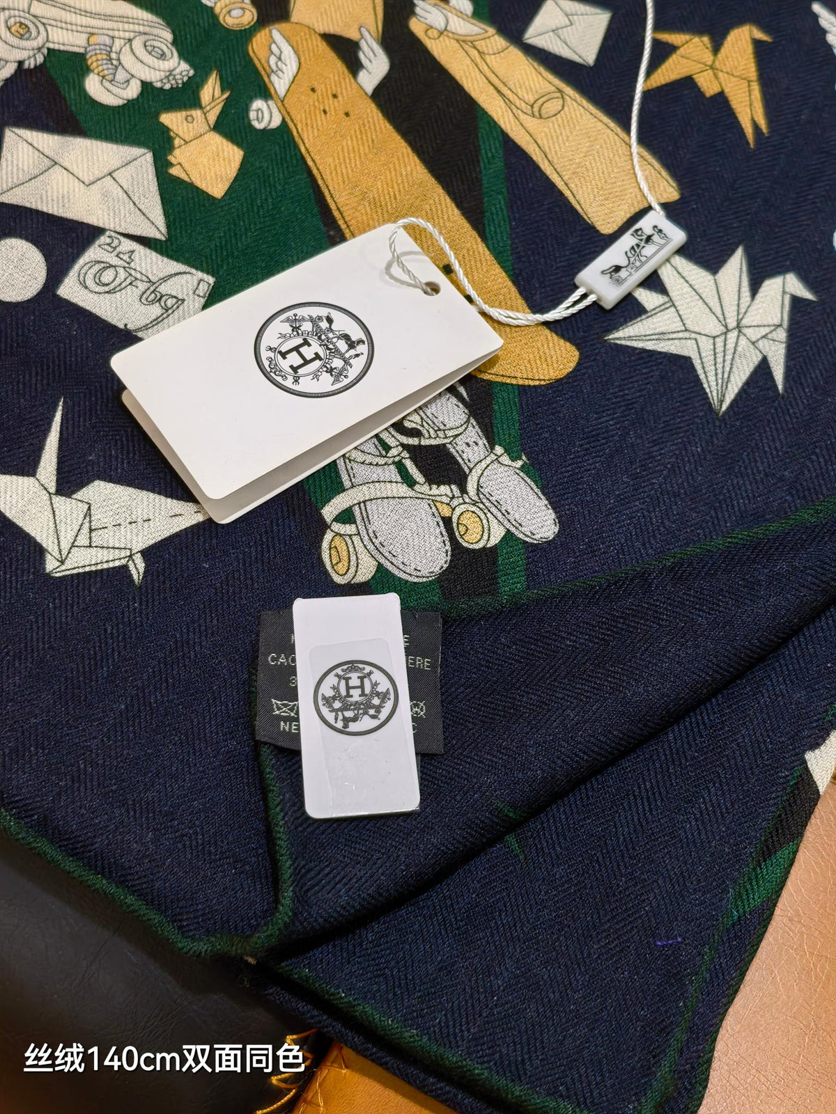 HM 26s Scarf 140 In Cashmere And Silk 513478