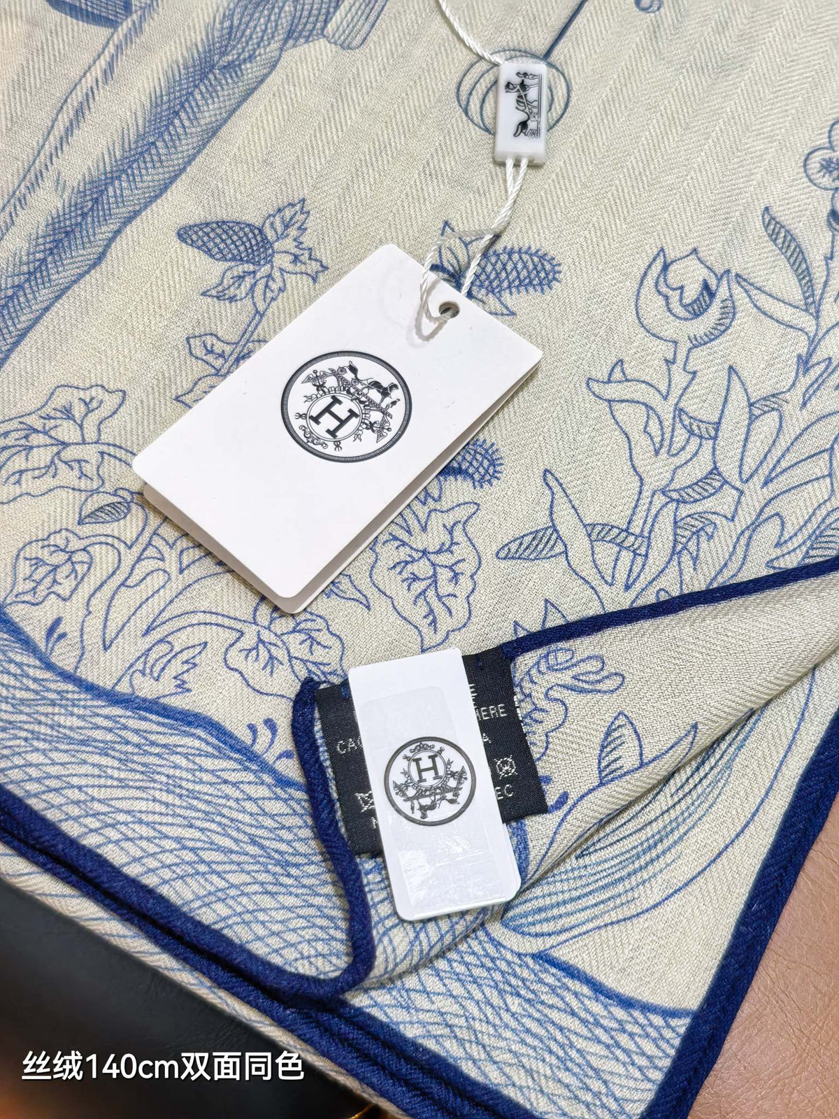 HM 26s Scarf 140 In Cashmere And Silk 513483