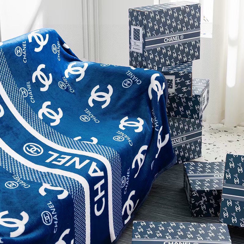 FLOWER BLANKET IN COBALT BLUE MIX WHITE MILK VELVET 142843