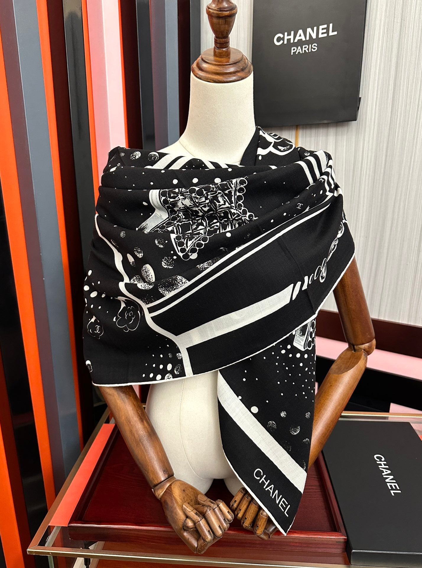 CC Camellia Letter Print 140cm Black White Black Cashmere 153107