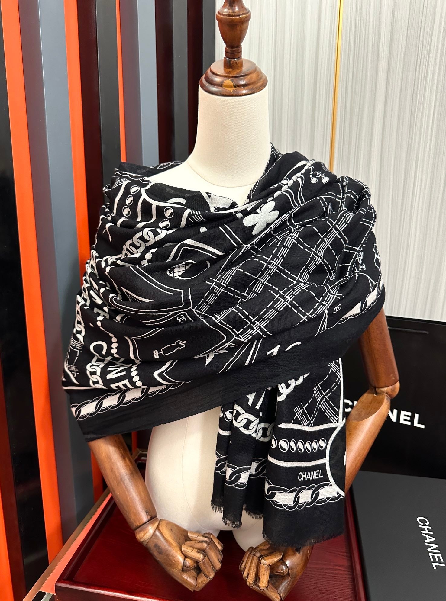 CC Camellia Letter Print 200cm Black White Cashmere 153112
