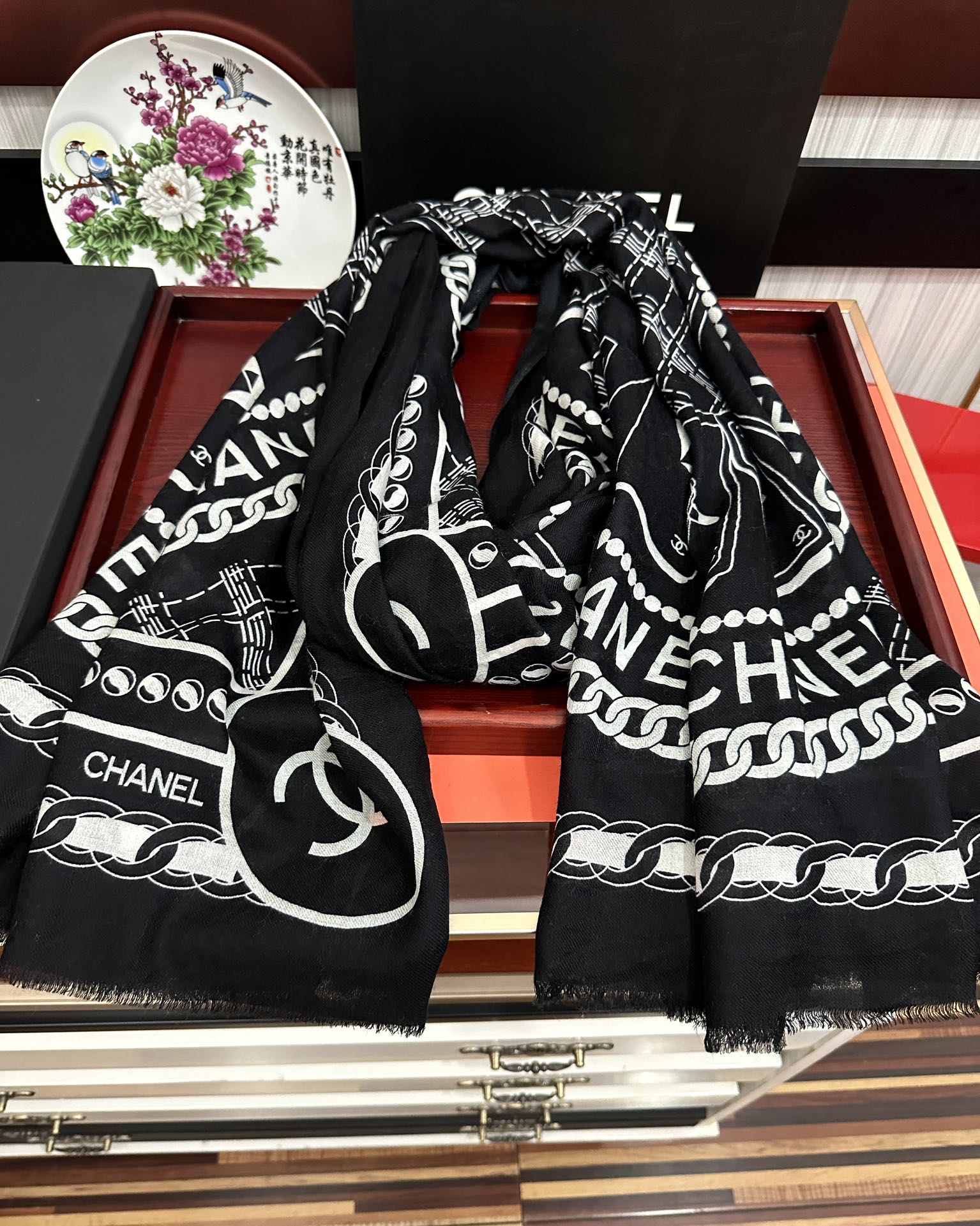CC Camellia Letter Print 200cm Black White Cashmere 153112