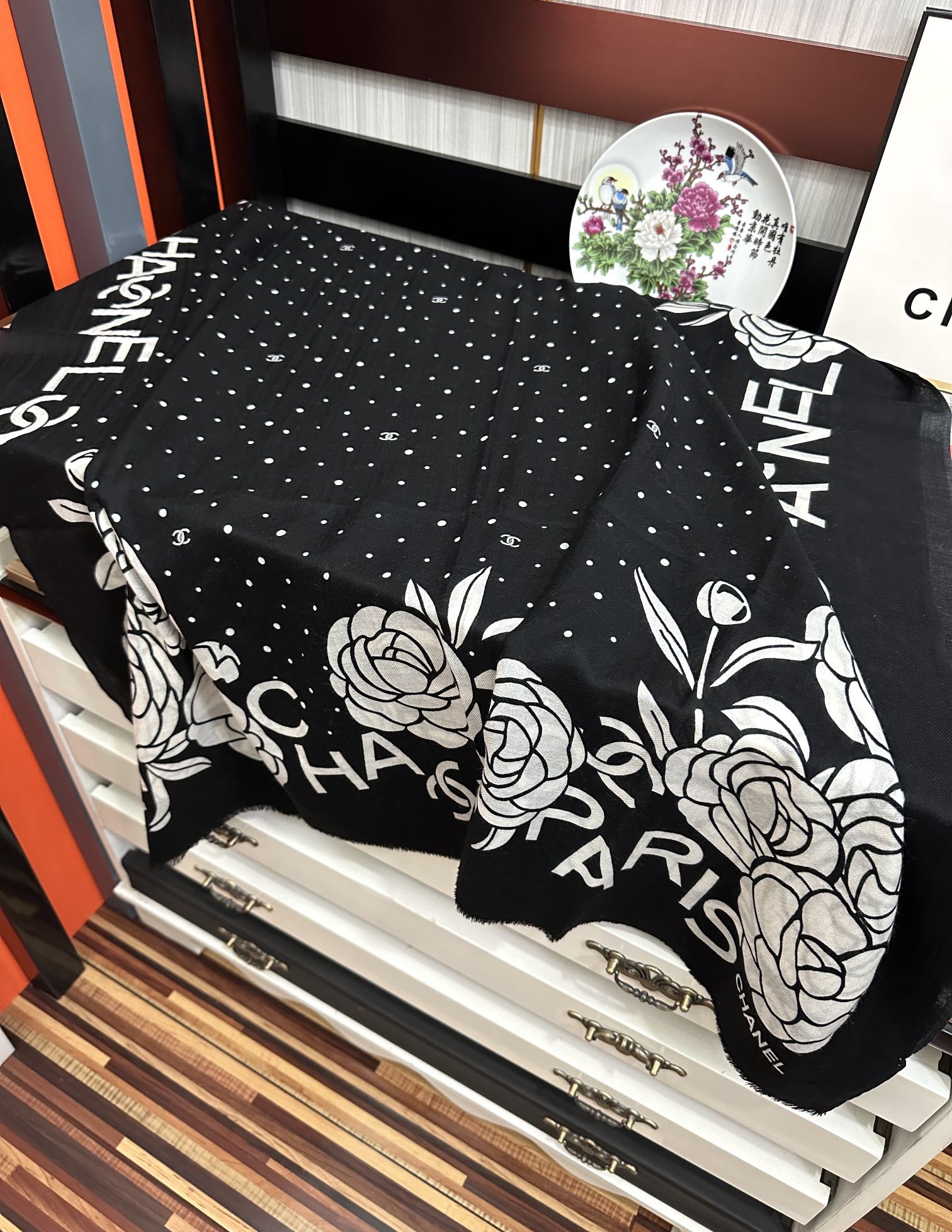 CC Camellia Letter Print 200cm Black White Cashmere 153133
