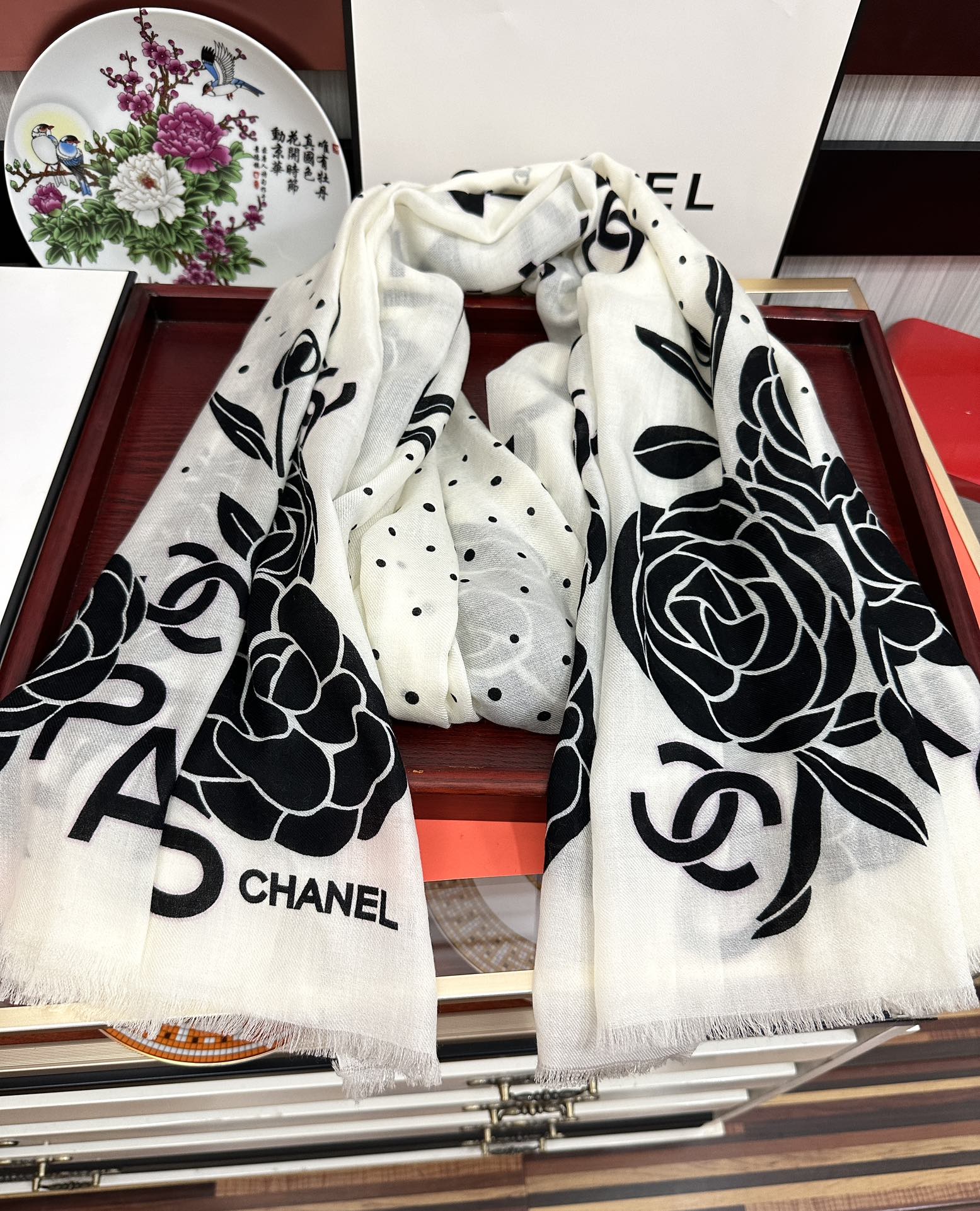 CC Camellia Letter Print 200cm White Black Cashmere 153134