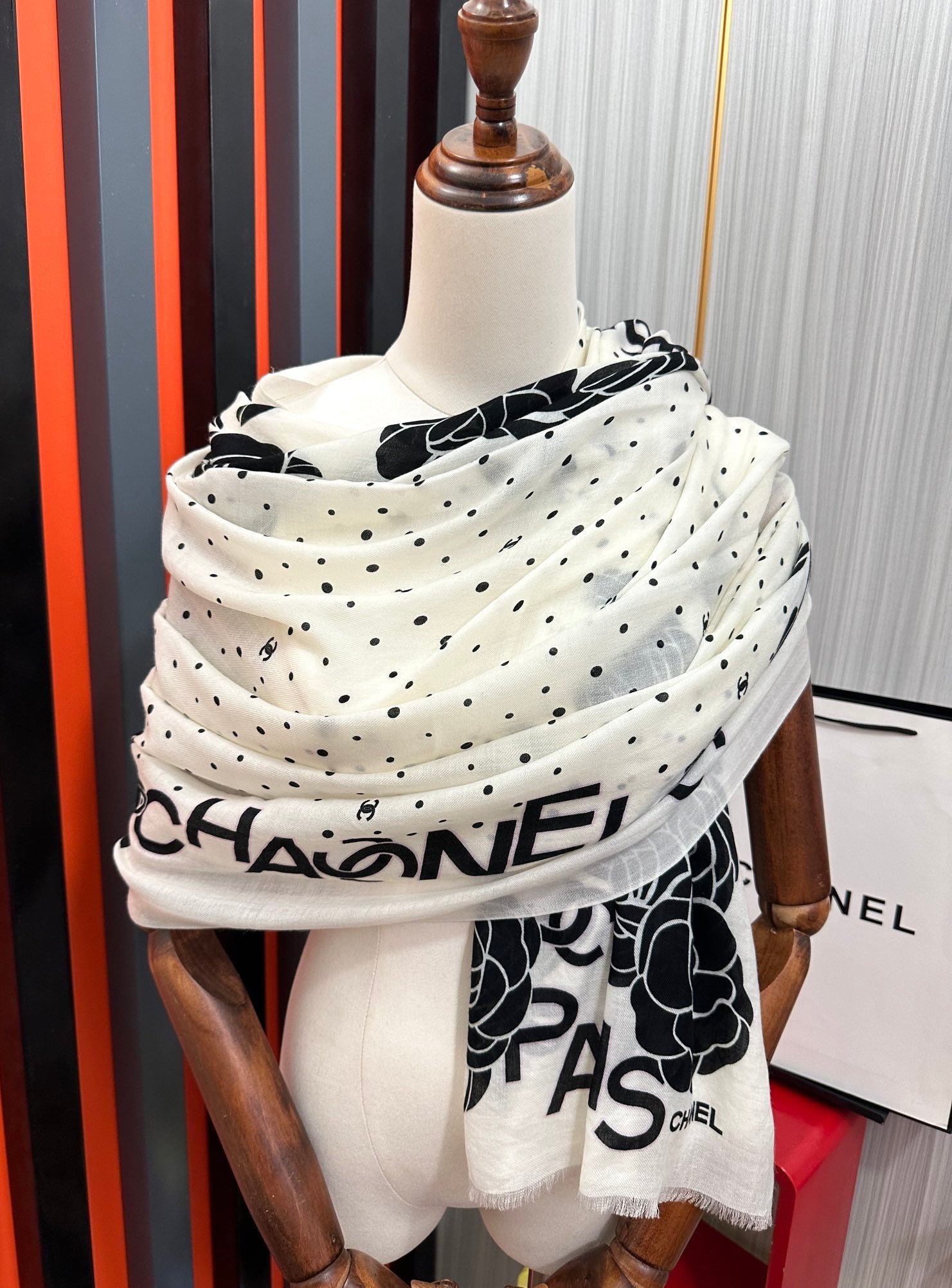 CC Camellia Letter Print 200cm White Black Cashmere 153134
