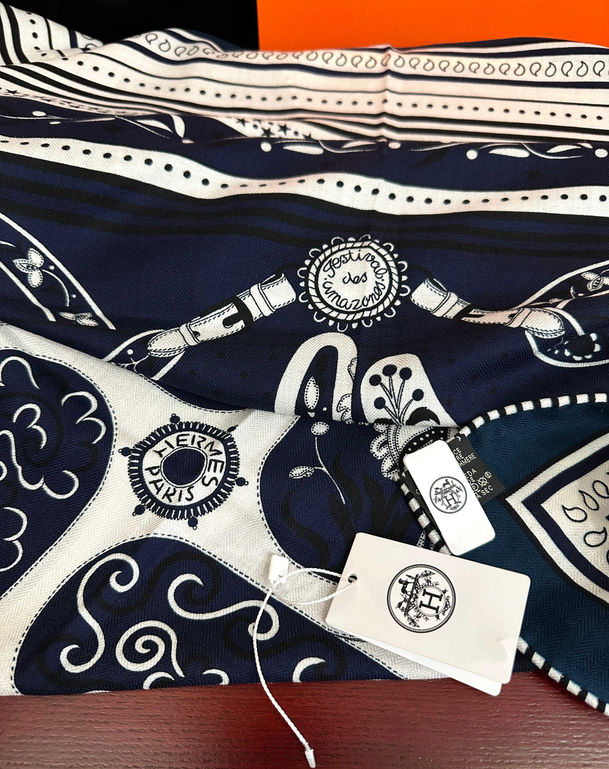 HM 26s Scarf 140 In Cashmere And Silk 476084