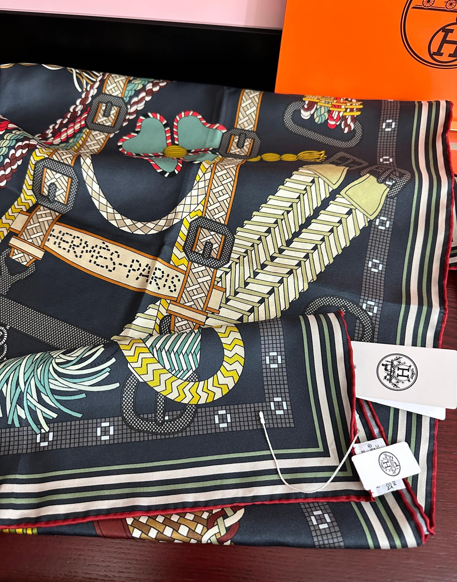HM Scarf 90x90 Colorful Twill Silk 443152