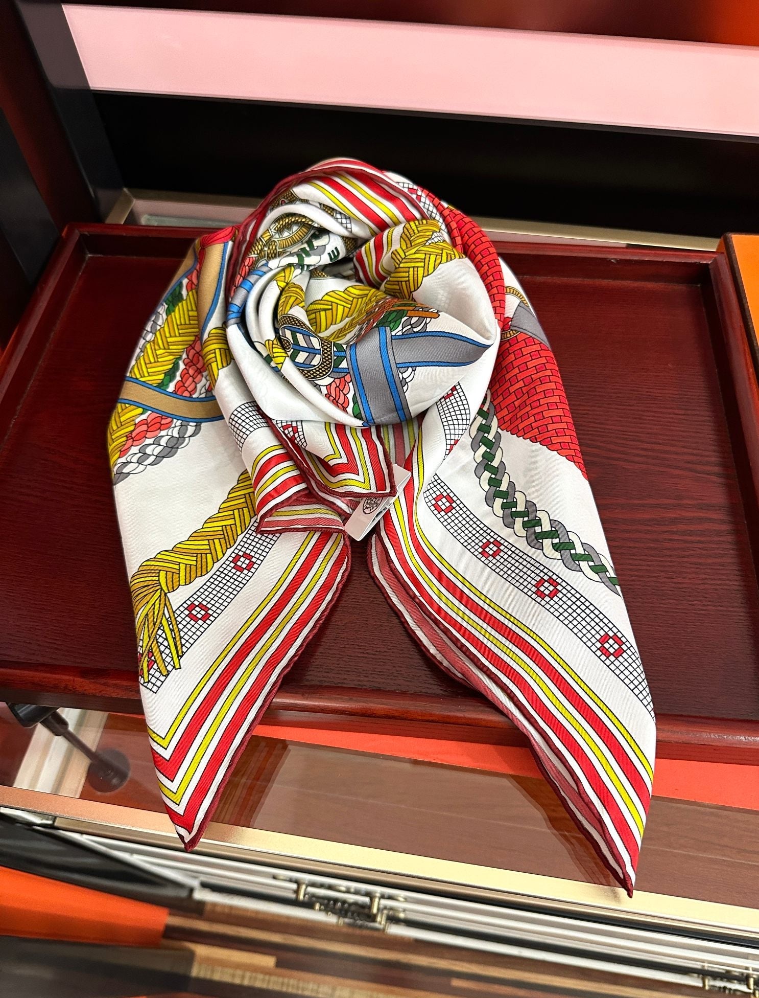 HM 26s Scarf 90 In Silk 427433