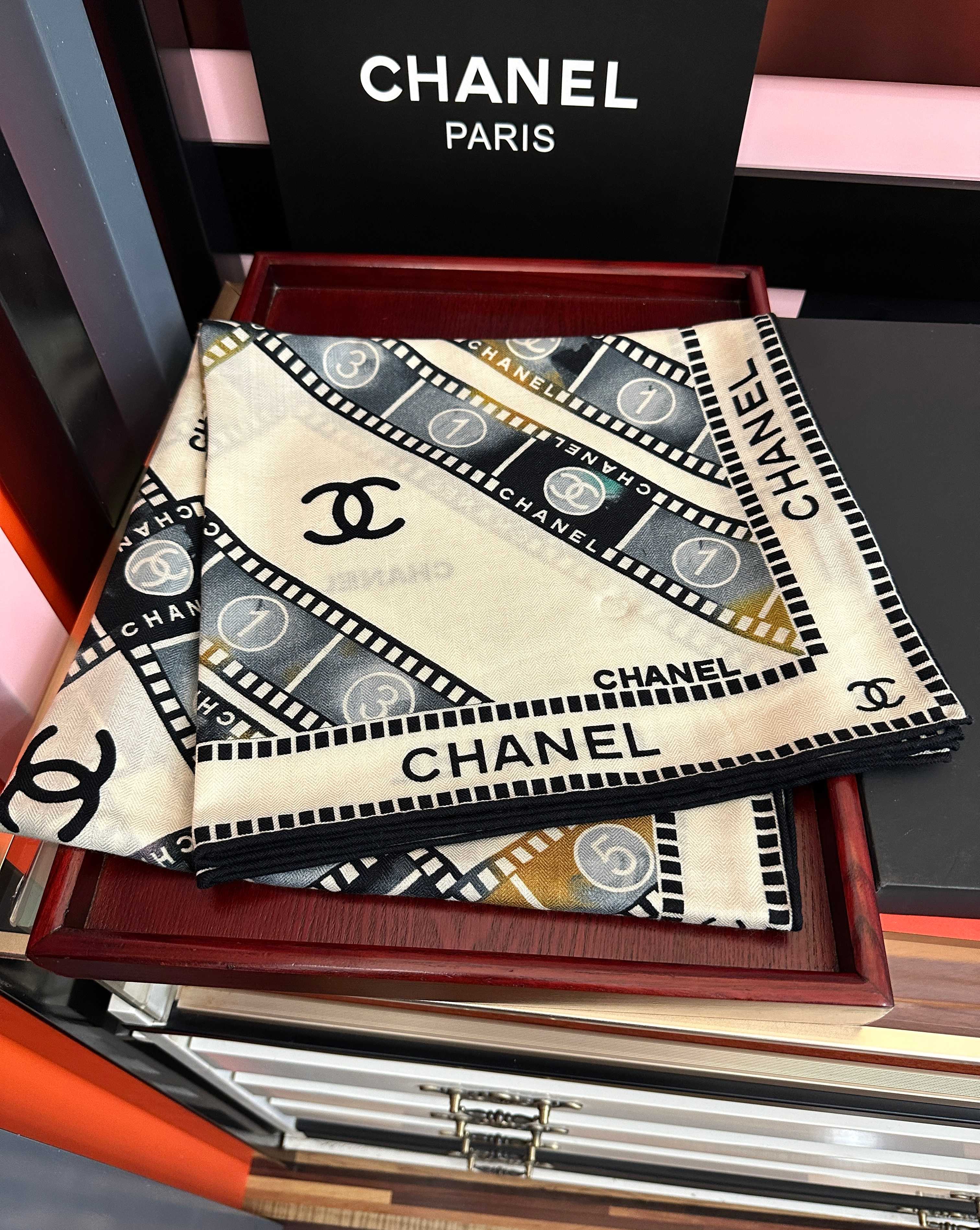 CC 26s Scarf 140 In Cashmere And Silk 446686