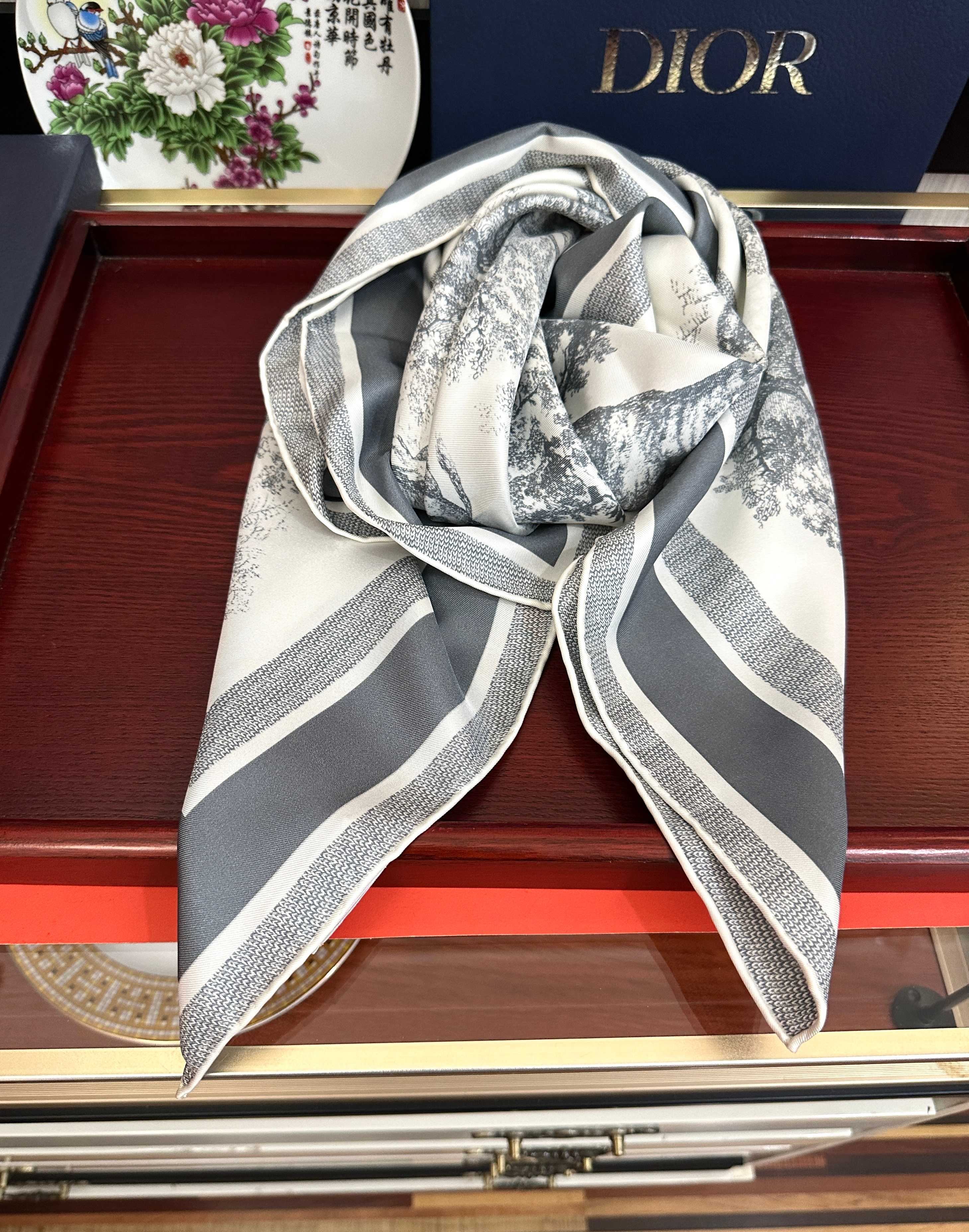 CD Scarf 90x90 Colorful Twill Silk 443147