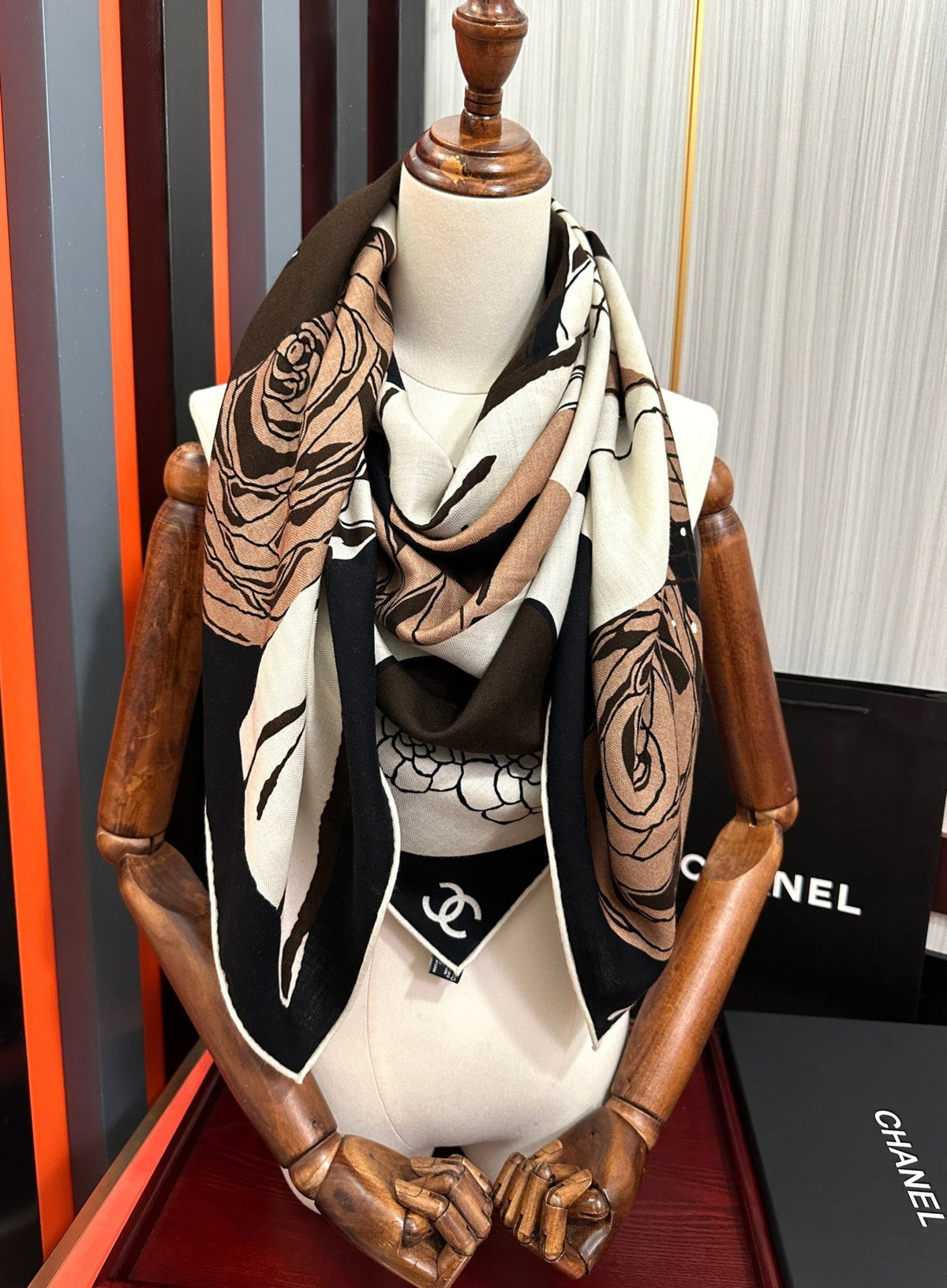 CC 26s Scarf 140 In Cashmere And Silk 475959