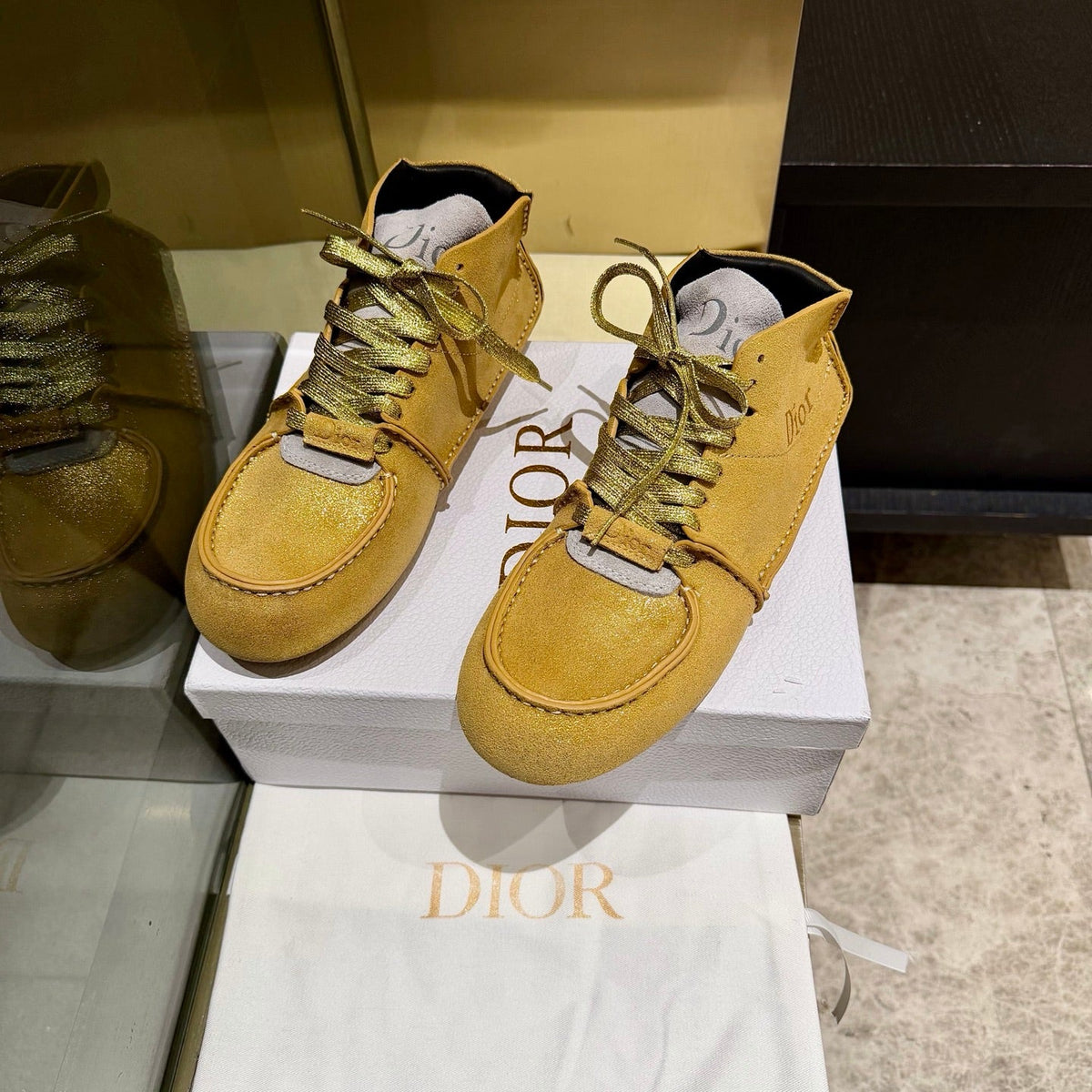 CD 26s Roadie Sneakers Gold Suede Calfskin 157600