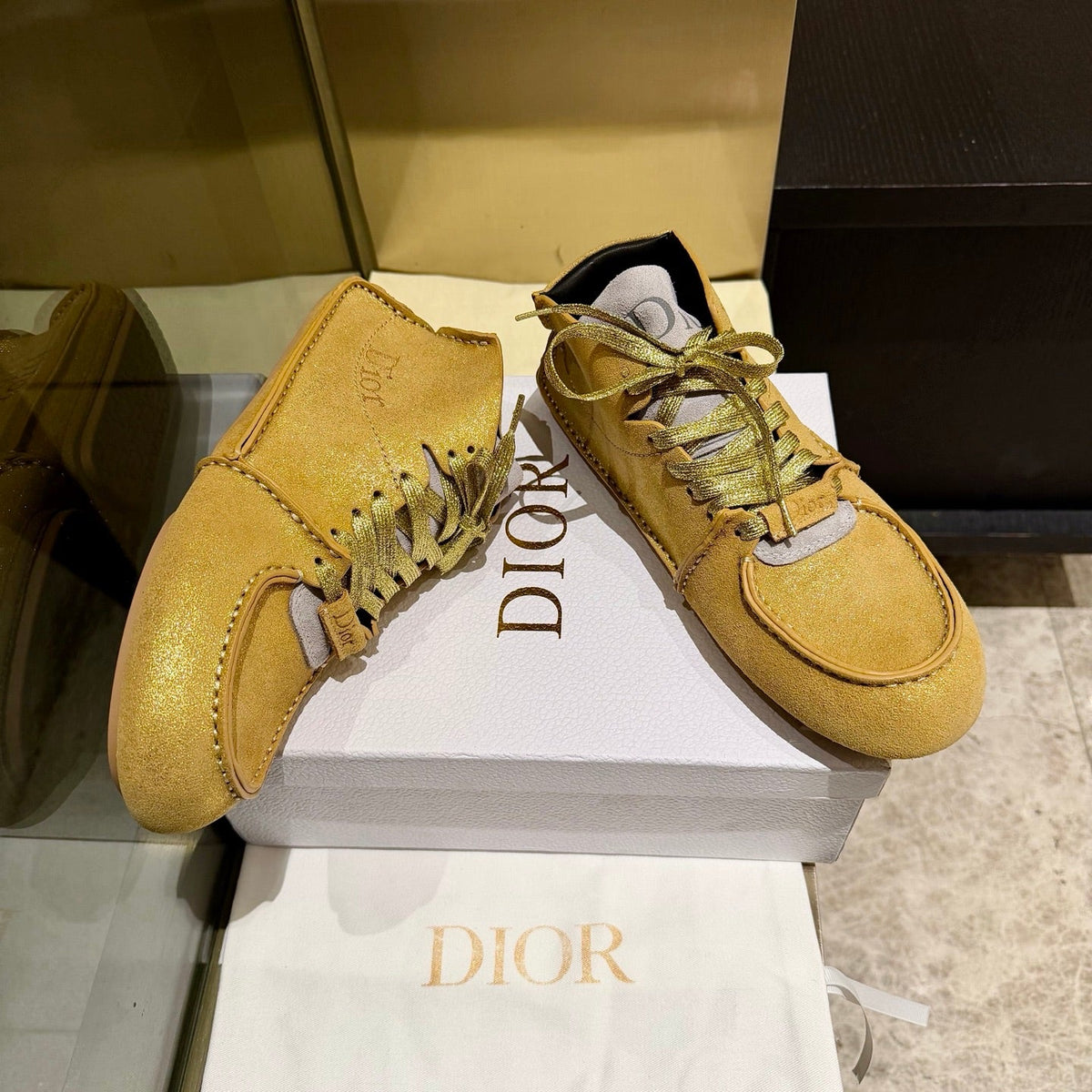 CD 26s Roadie Sneakers Gold Suede Calfskin 157600