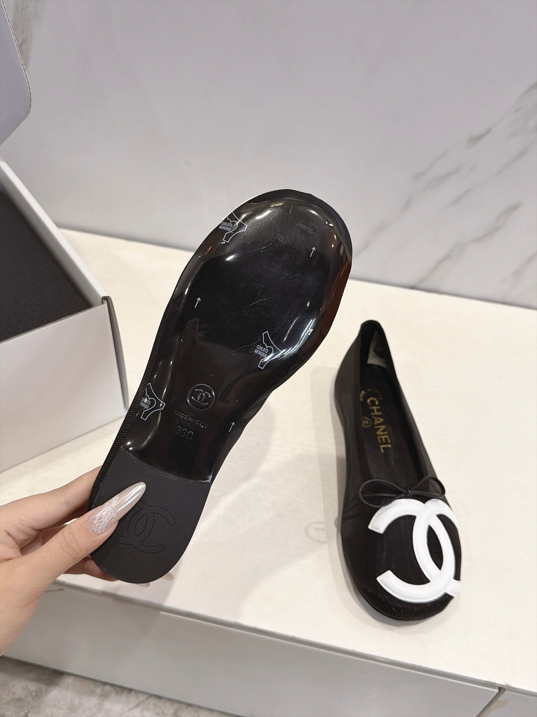 CC 26s Coco Beach Ballet Flats Black Mesh 937754
