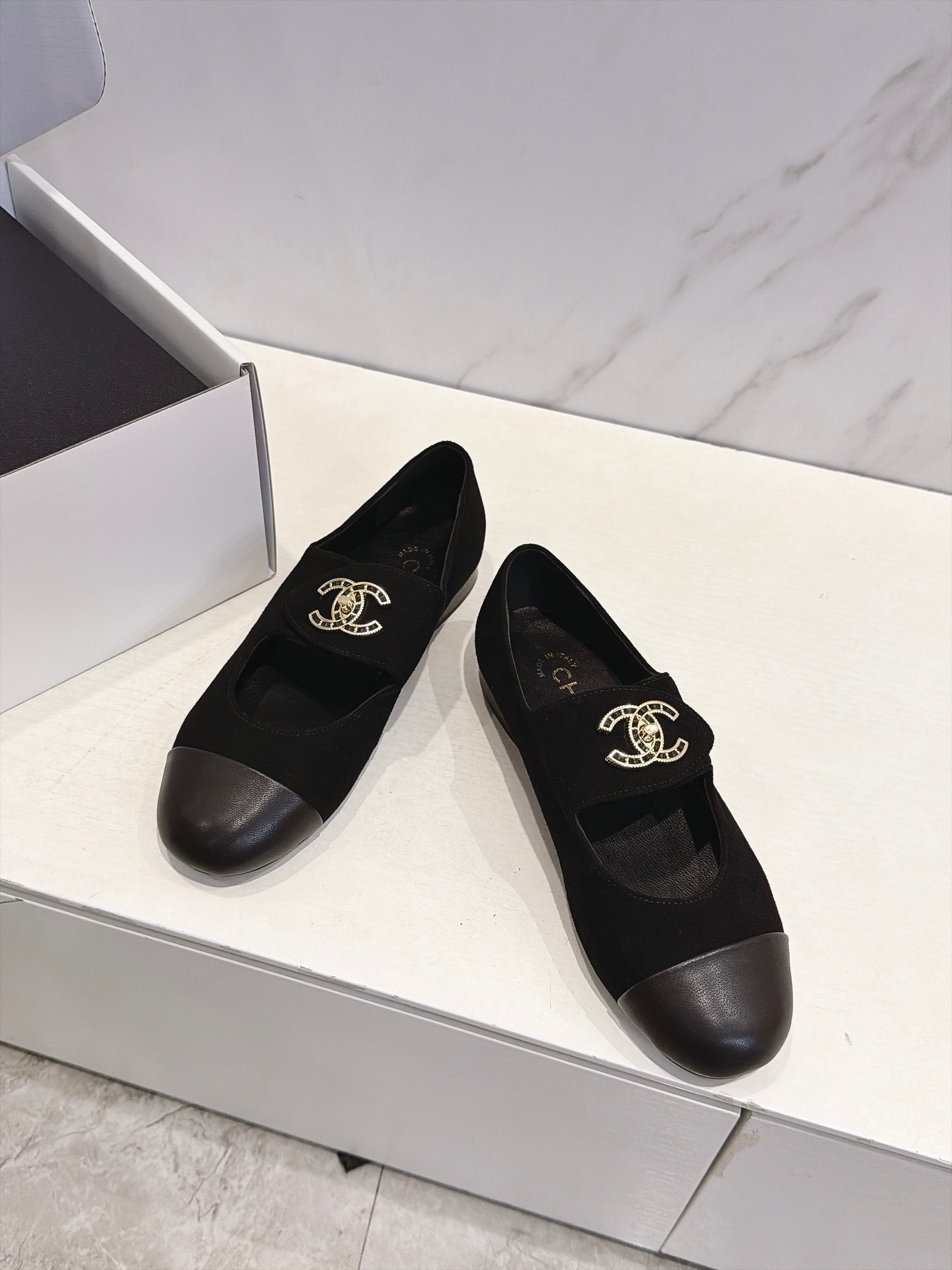 CC 26s Round Toe Mary Jane Shoes Black Suede 937759