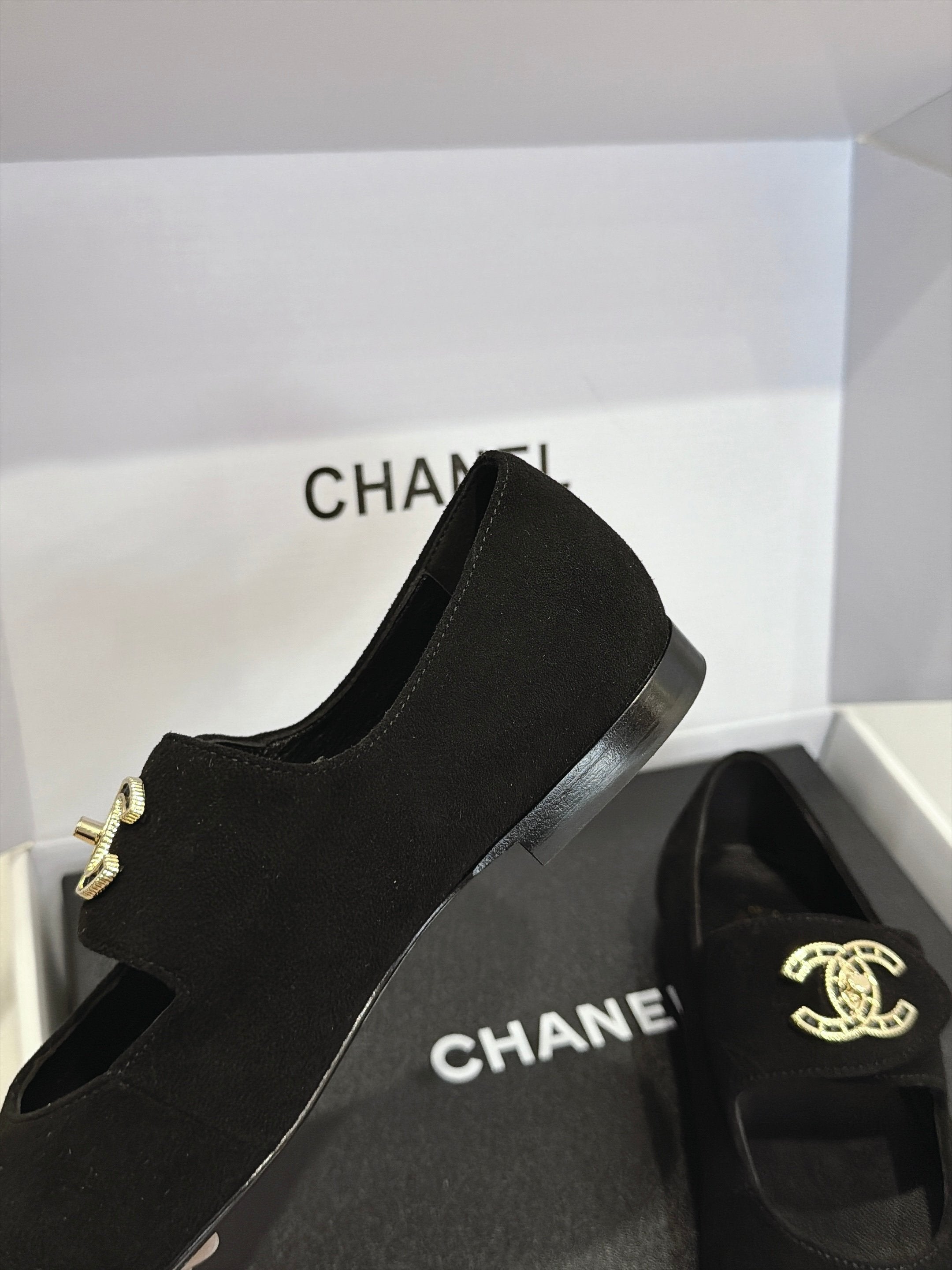 CC 26s Round Toe Mary Jane Shoes Black Suede 937759