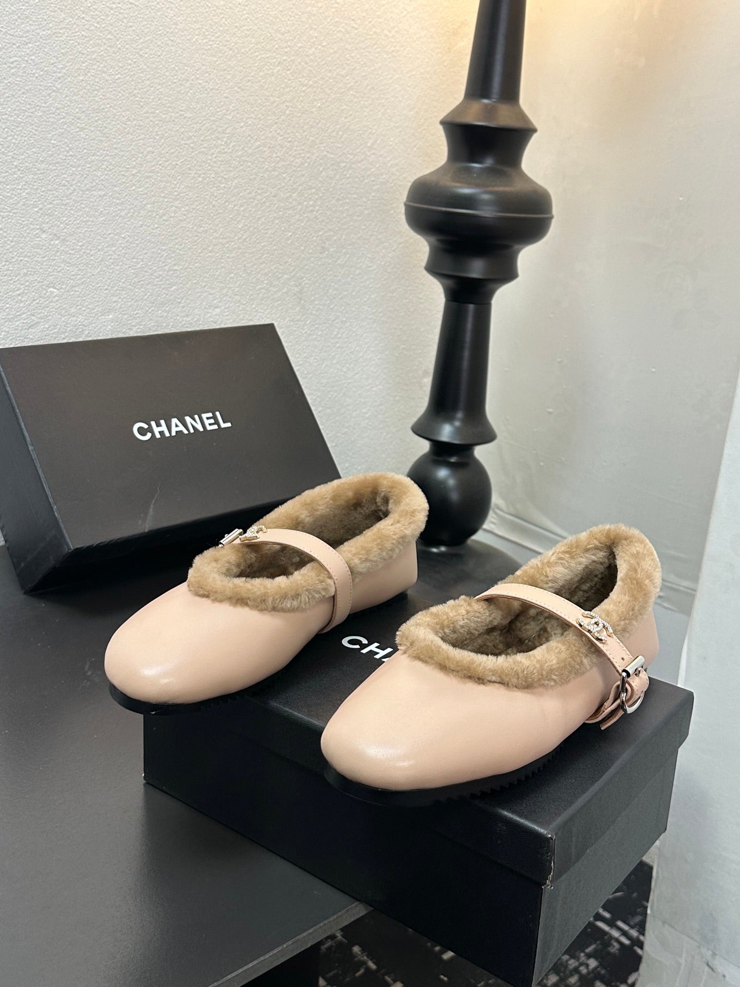 CC 2025 Puffer Ballet Flat With Strap Beige Sheepskin Fur 529344