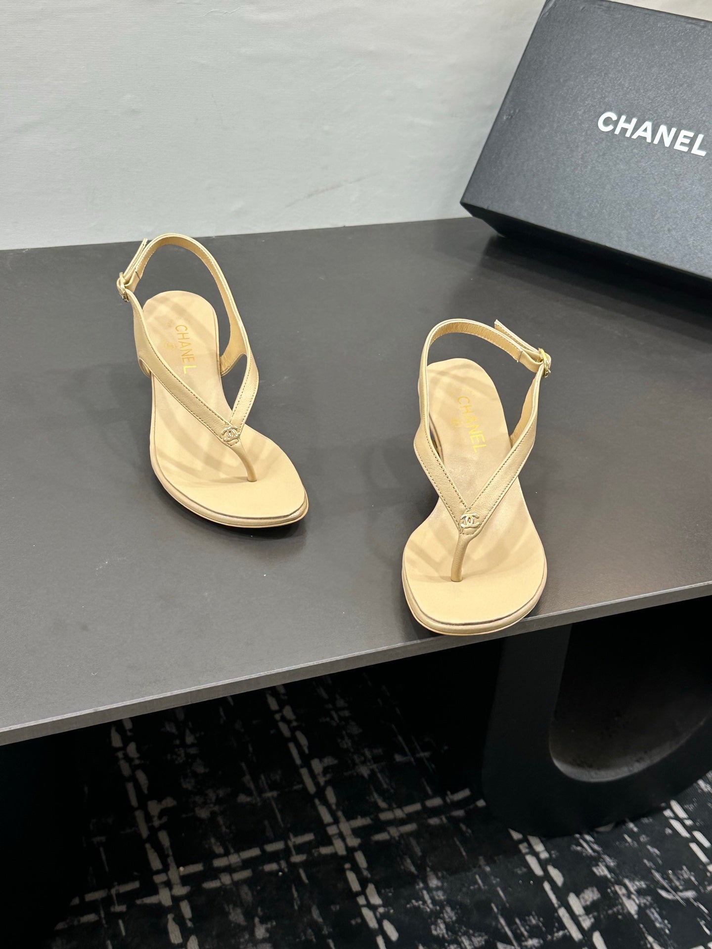 CC 26s Thong Sandals High Heel Beige Sheepskin 832548