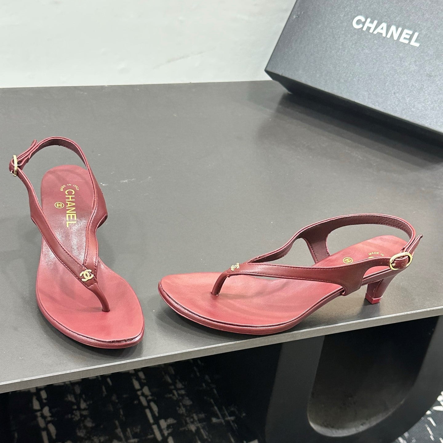 CC 26s Thong Sandals High Heel Burgundy Sheepskin 832546