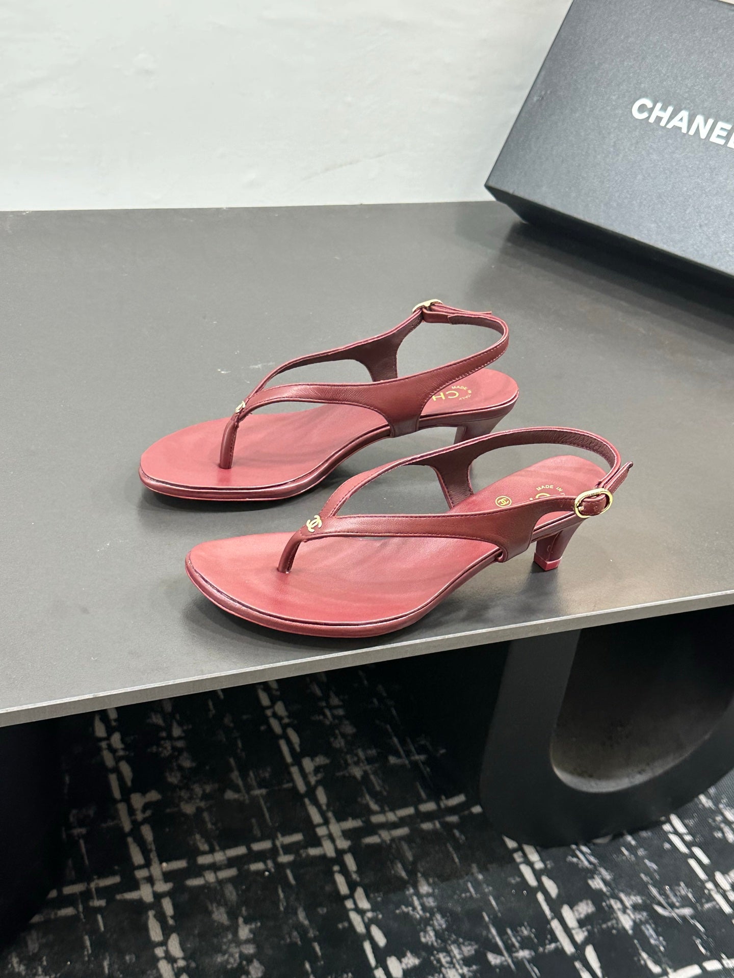 CC 26s Thong Sandals High Heel Burgundy Sheepskin 832546