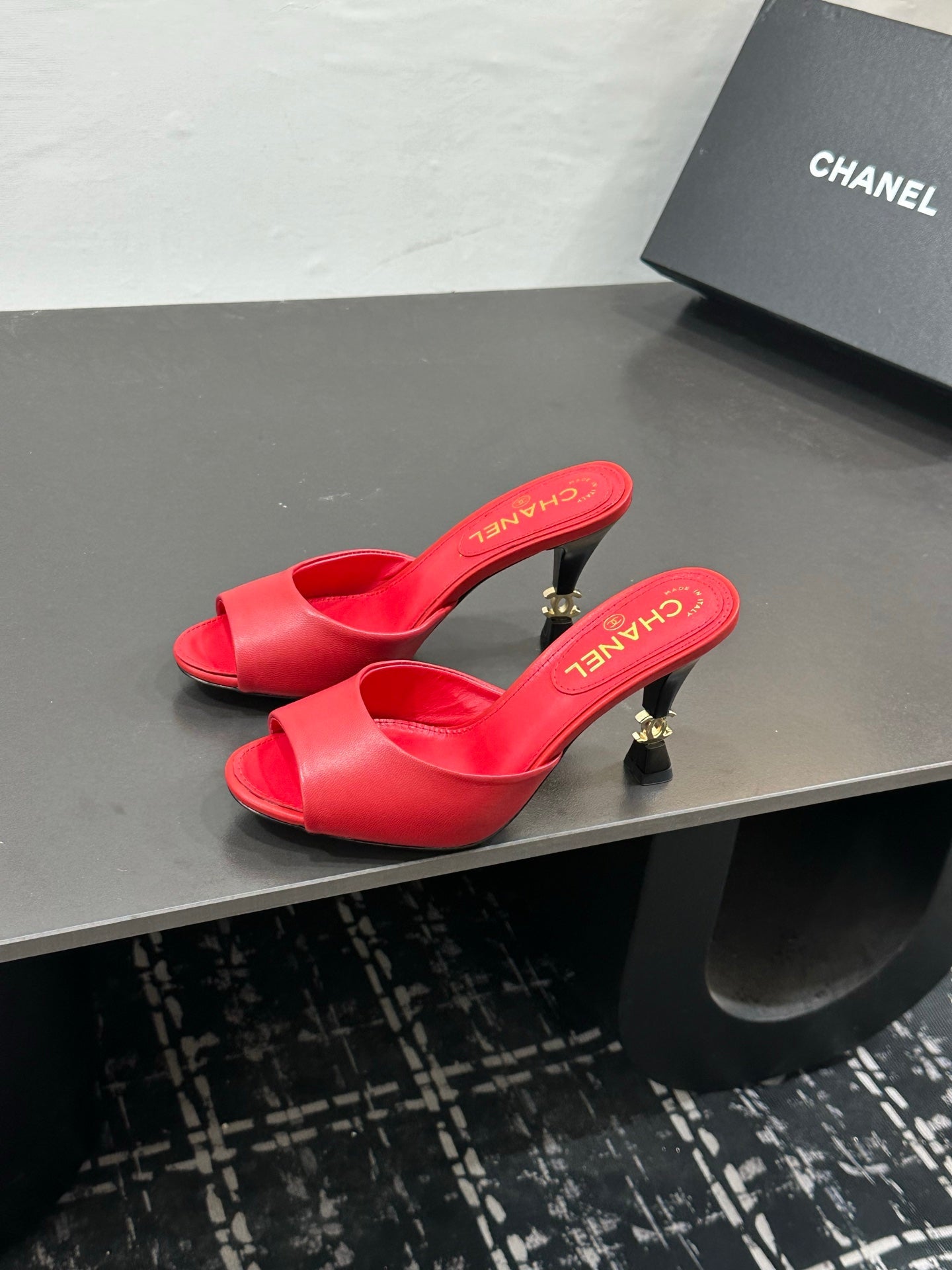 CC 26s Sandal Red Sheepskin 832568