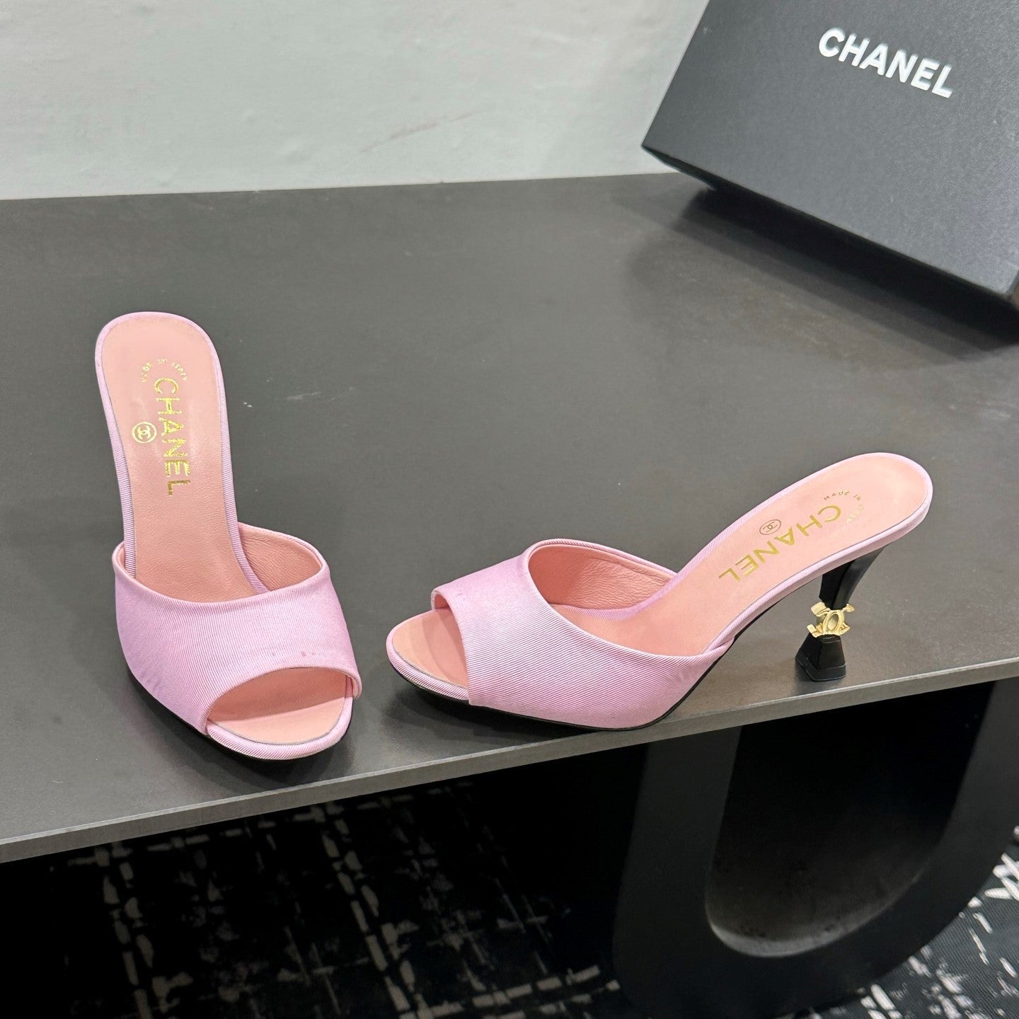 CC 26s Sandal Light Pink Sheepskin Satin 832562