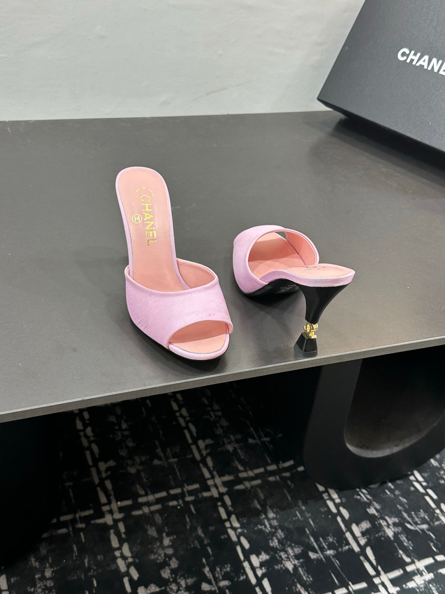 CC 26s Sandal Light Pink Sheepskin Satin 832562
