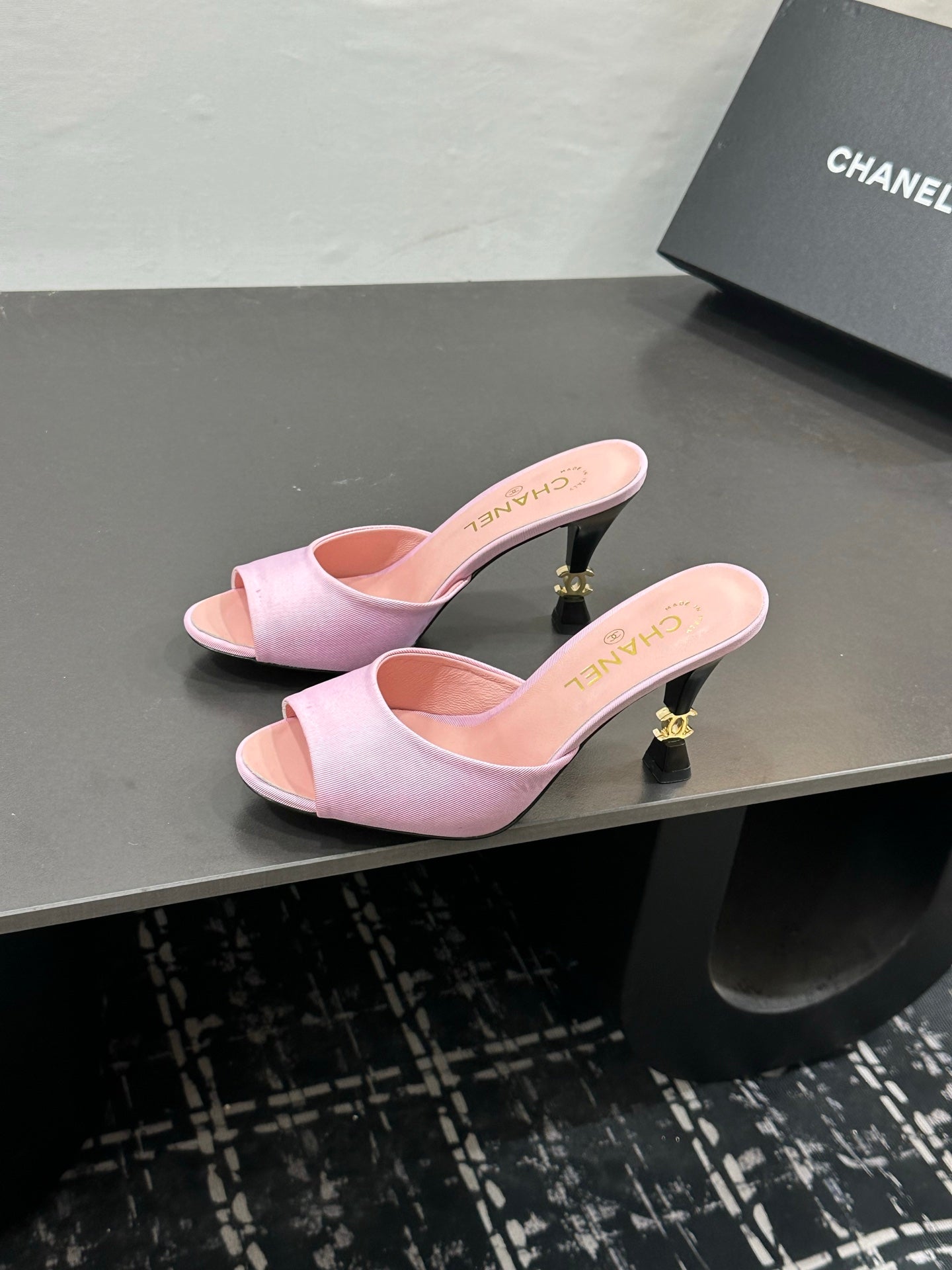 CC 26s Sandal Light Pink Sheepskin Satin 832562