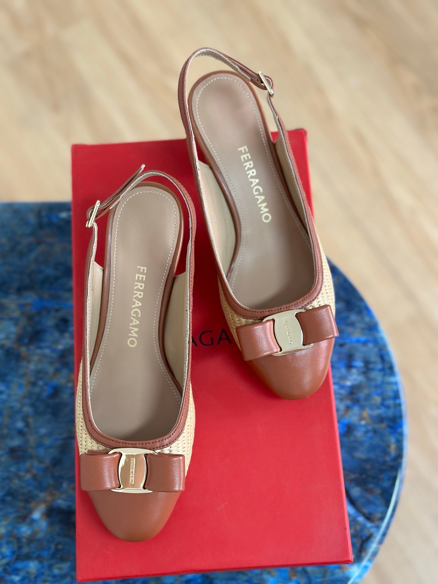 Ferragamo 26s Vara Bow Slingback Brown Leather Raffia 929098