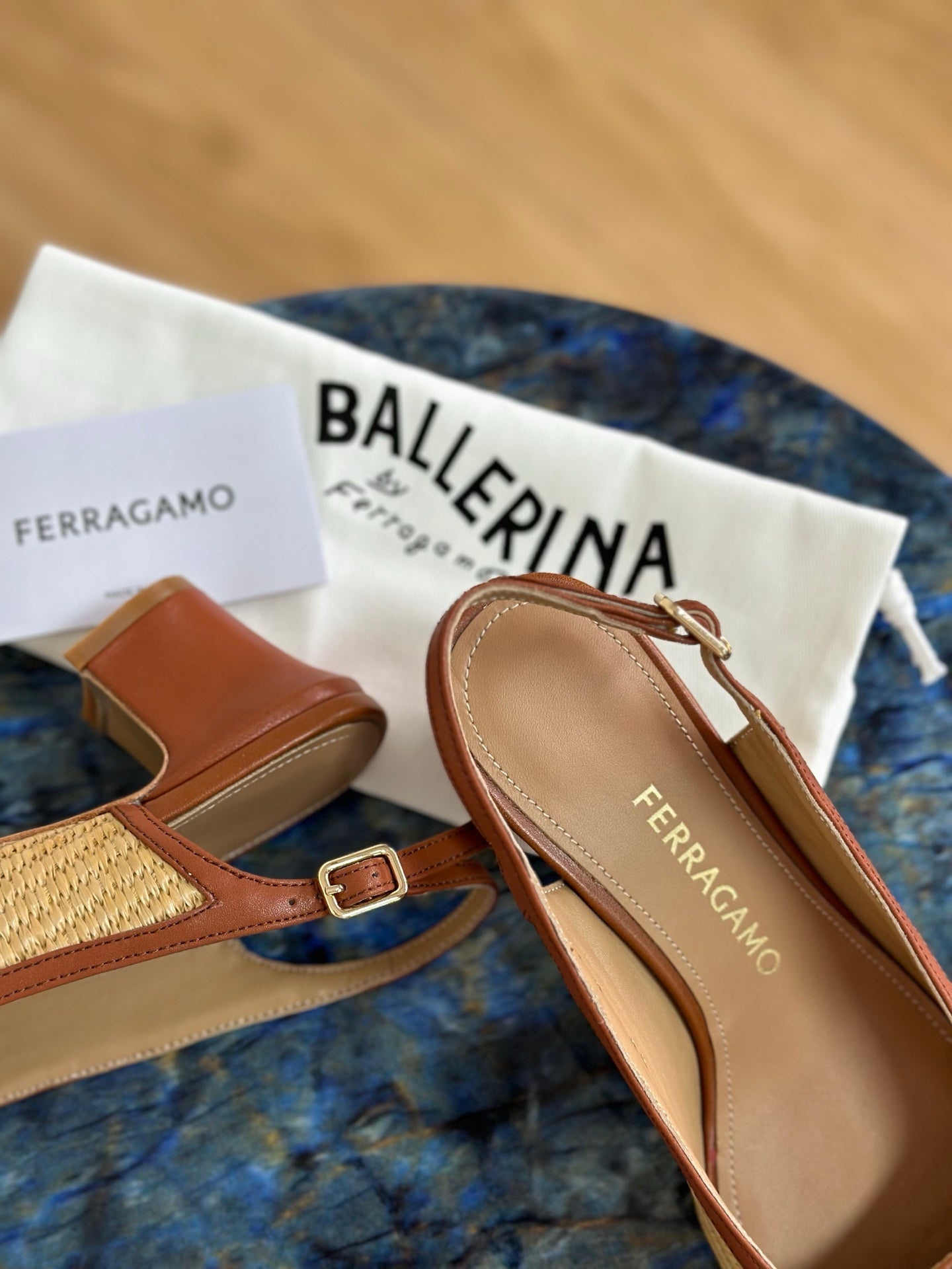 Ferragamo 26s Vara Bow Slingback Brown Leather Raffia 929098