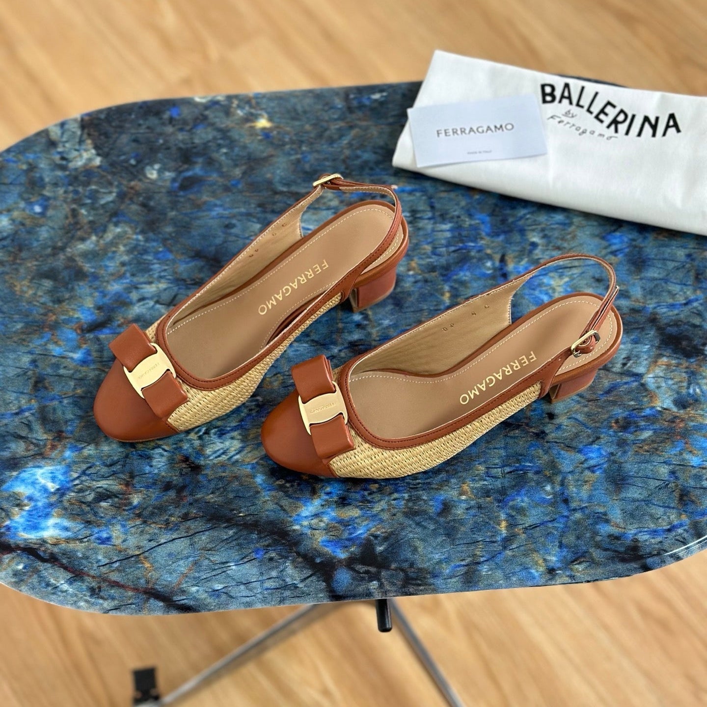 Ferragamo 26s Vara Bow Slingback Brown Leather Raffia 929098
