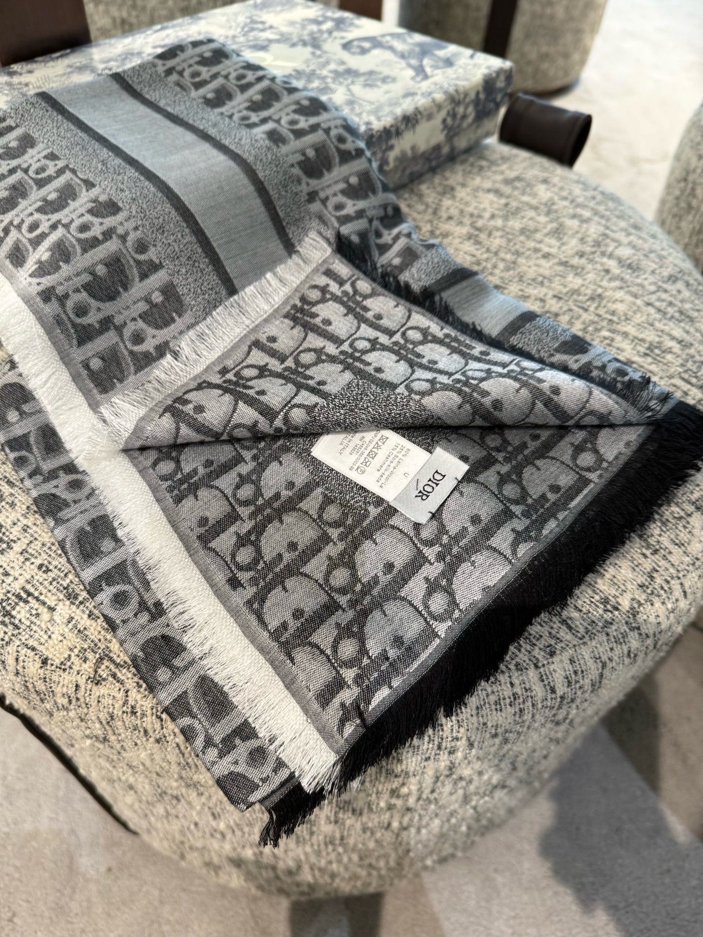 Dior 26s Scarf 140cm Silk & Cashmere 299997