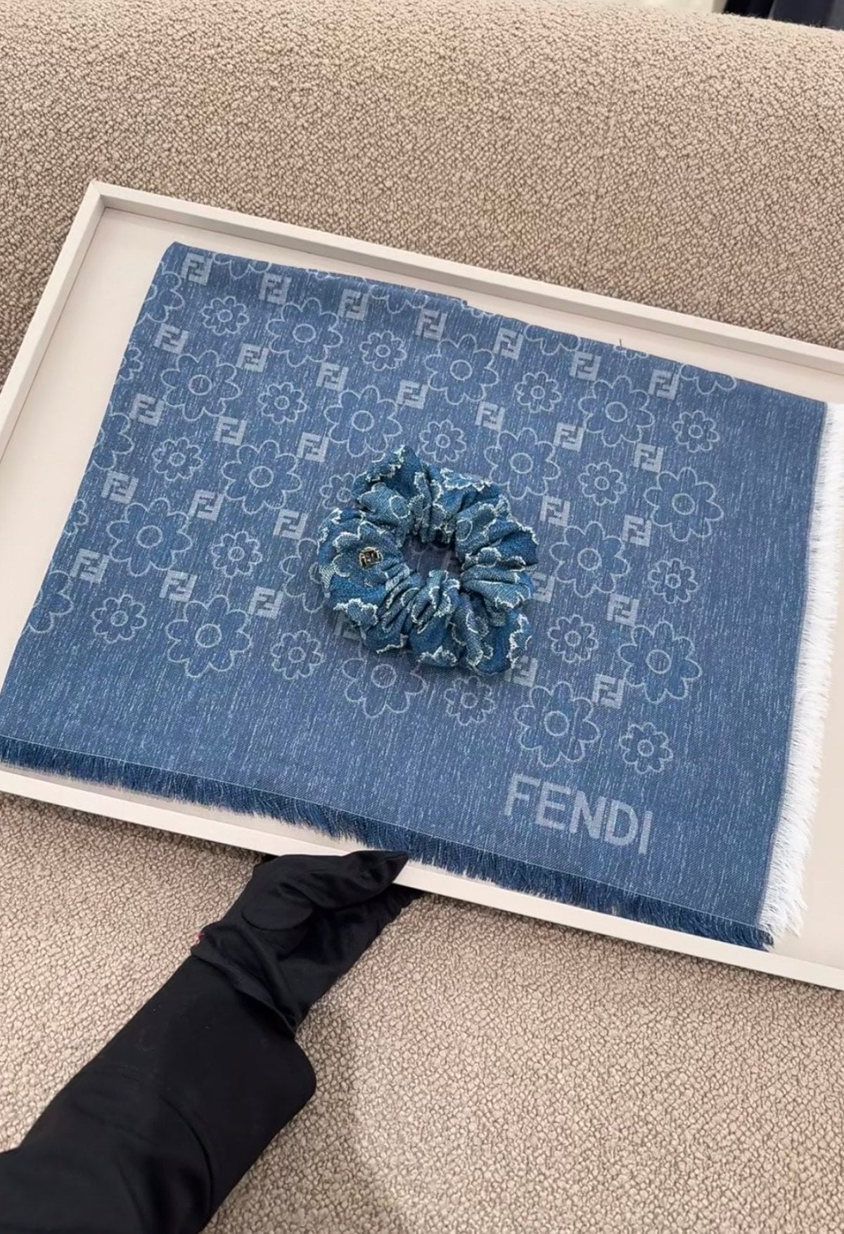 Fendi 26s Scarf 140 In Cashmere And Silk 522025
