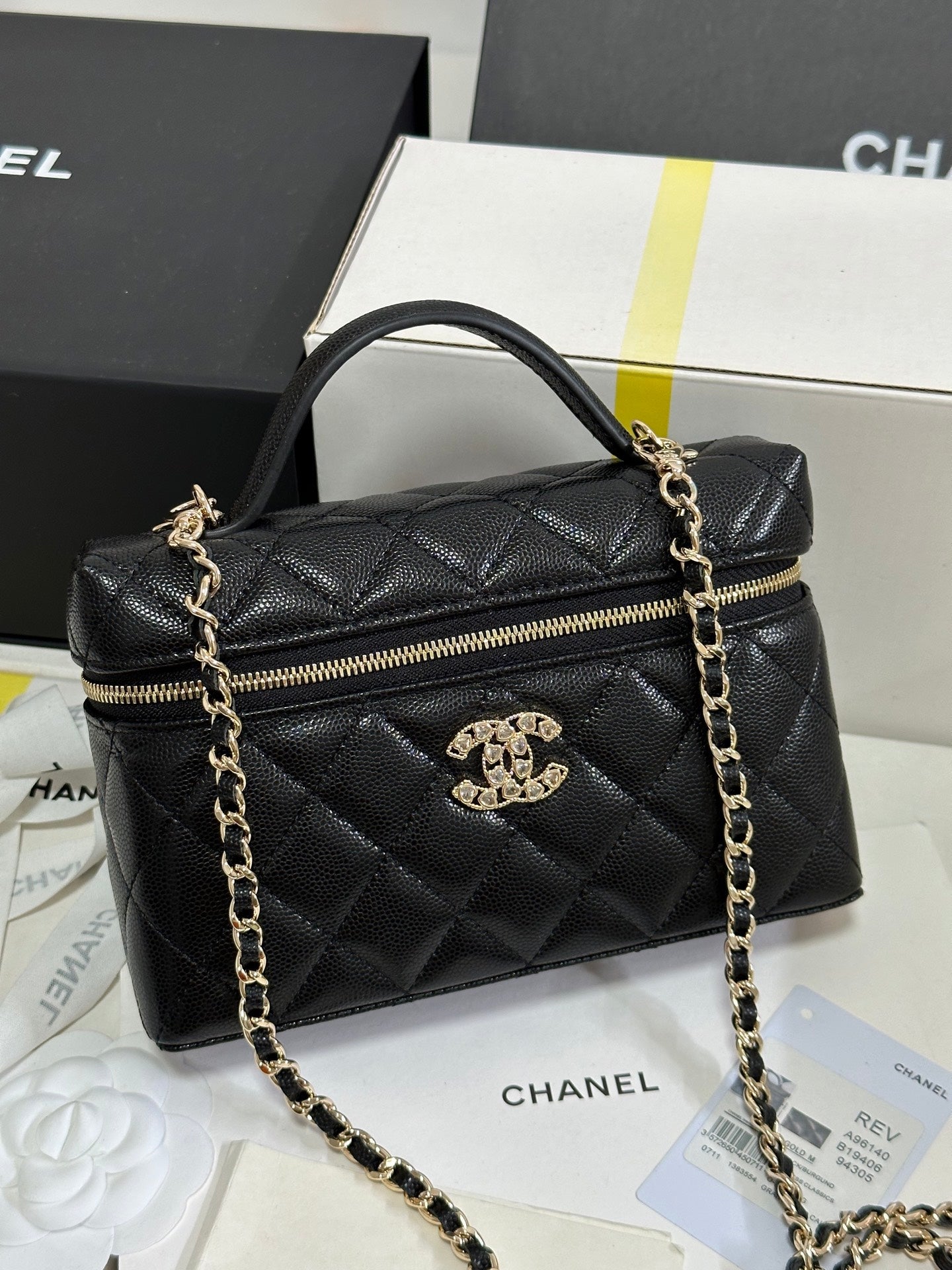 CC 25P Vanity Case 19.5cm Black Calfskin Heart Rhinestone 243613