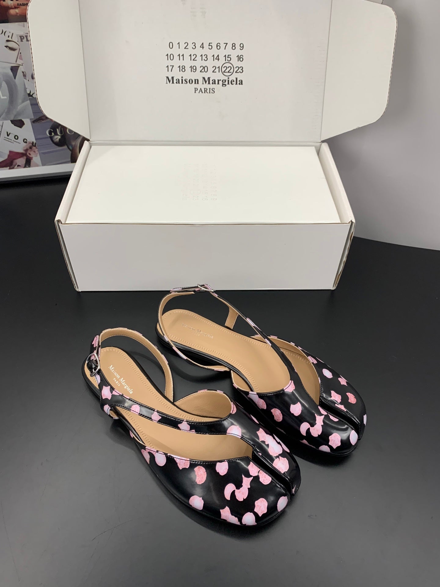 MM6 Tabi Slingback Flats Black Pink Cowhide 895244