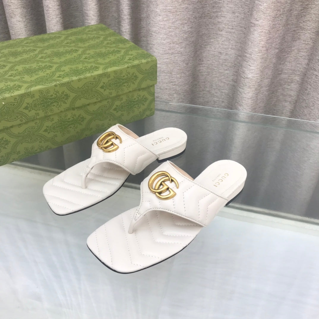 GG marmont logo - embellished mattelasse leather sandal in white