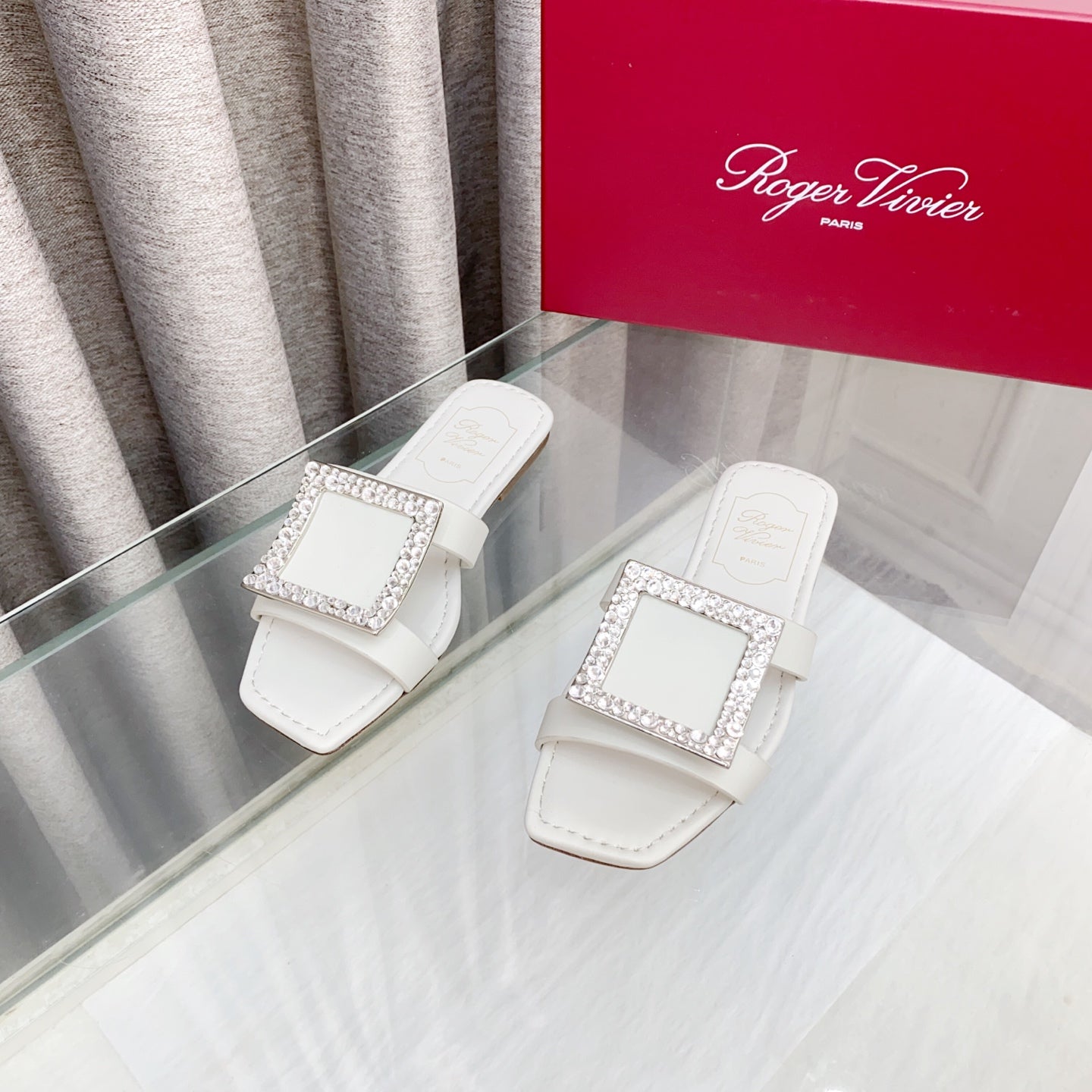 Viv 25 Diamond Flat Slippers White Cowhide 283036