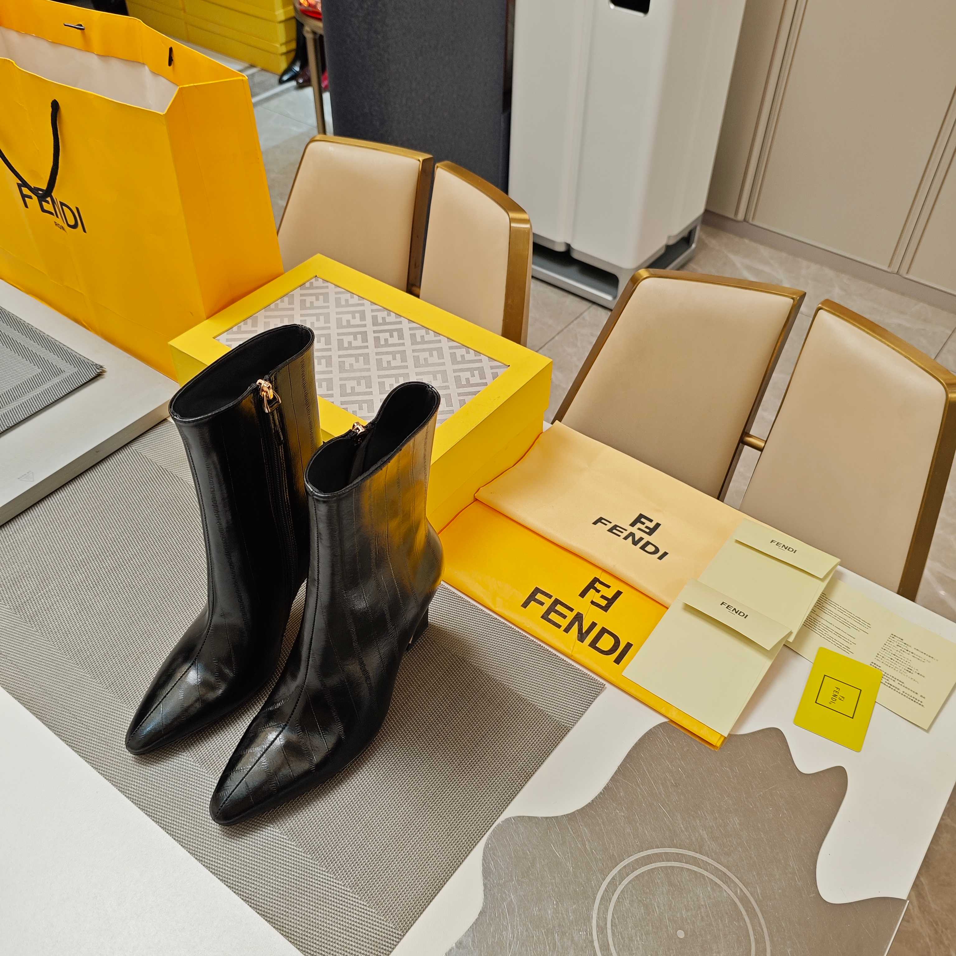 Fendi 25ss High-Heeled Boots Back Sheepskin 502714
