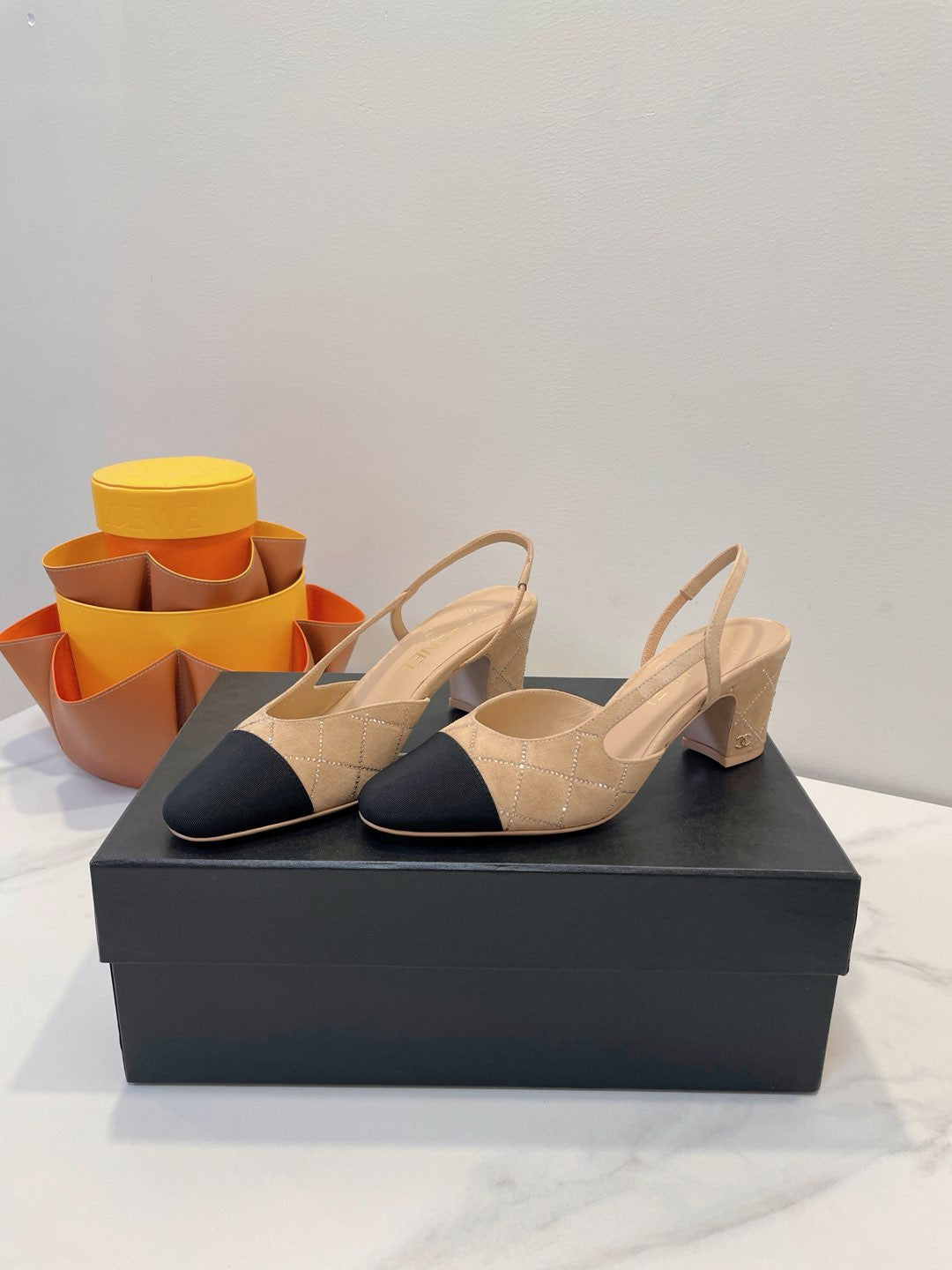 CC 26s Quilted Two-Tone Slingbacks Beige Black Suede Fabric 941696