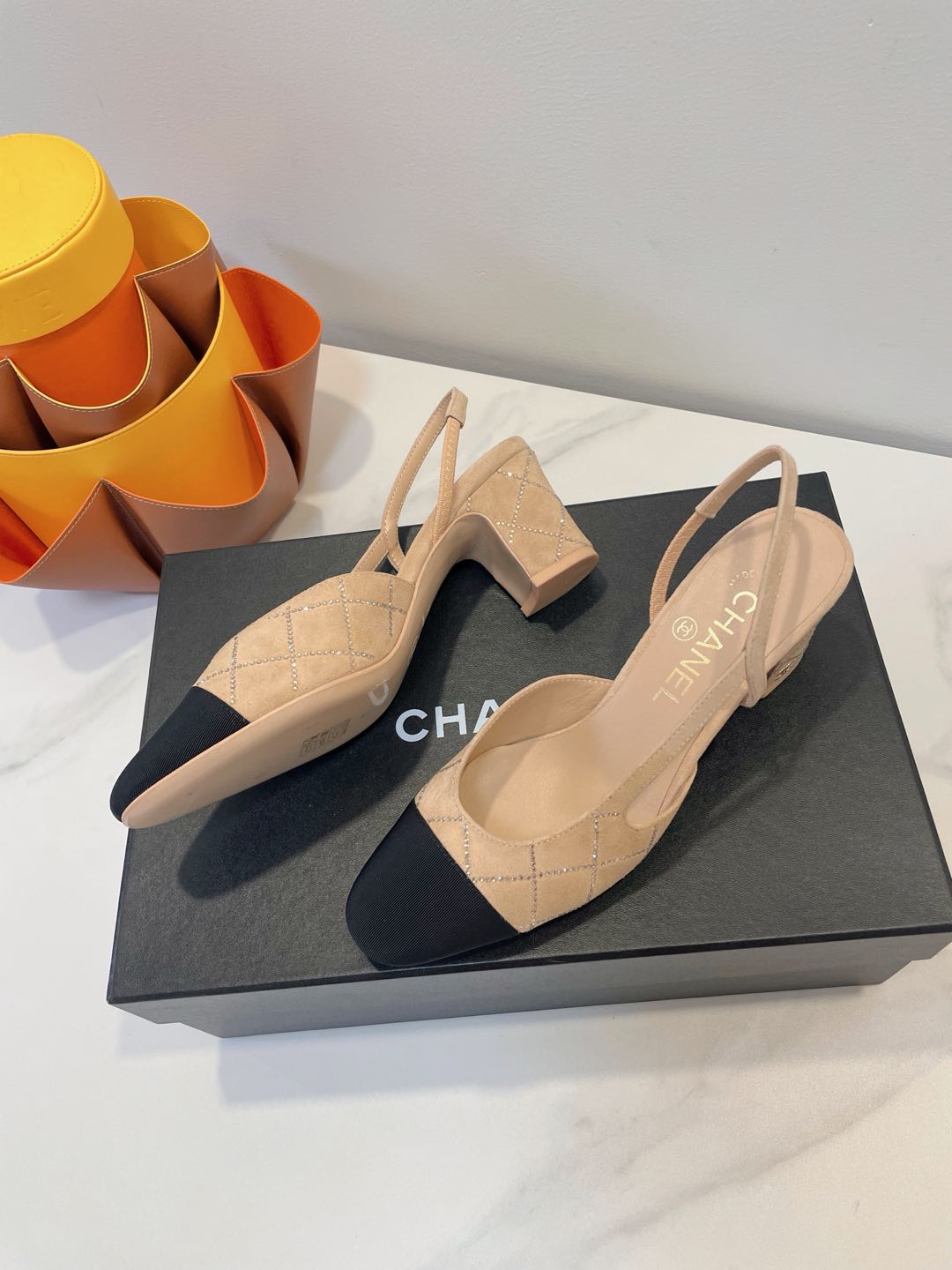 CC 26s Quilted Two-Tone Slingbacks Beige Black Suede Fabric 941696