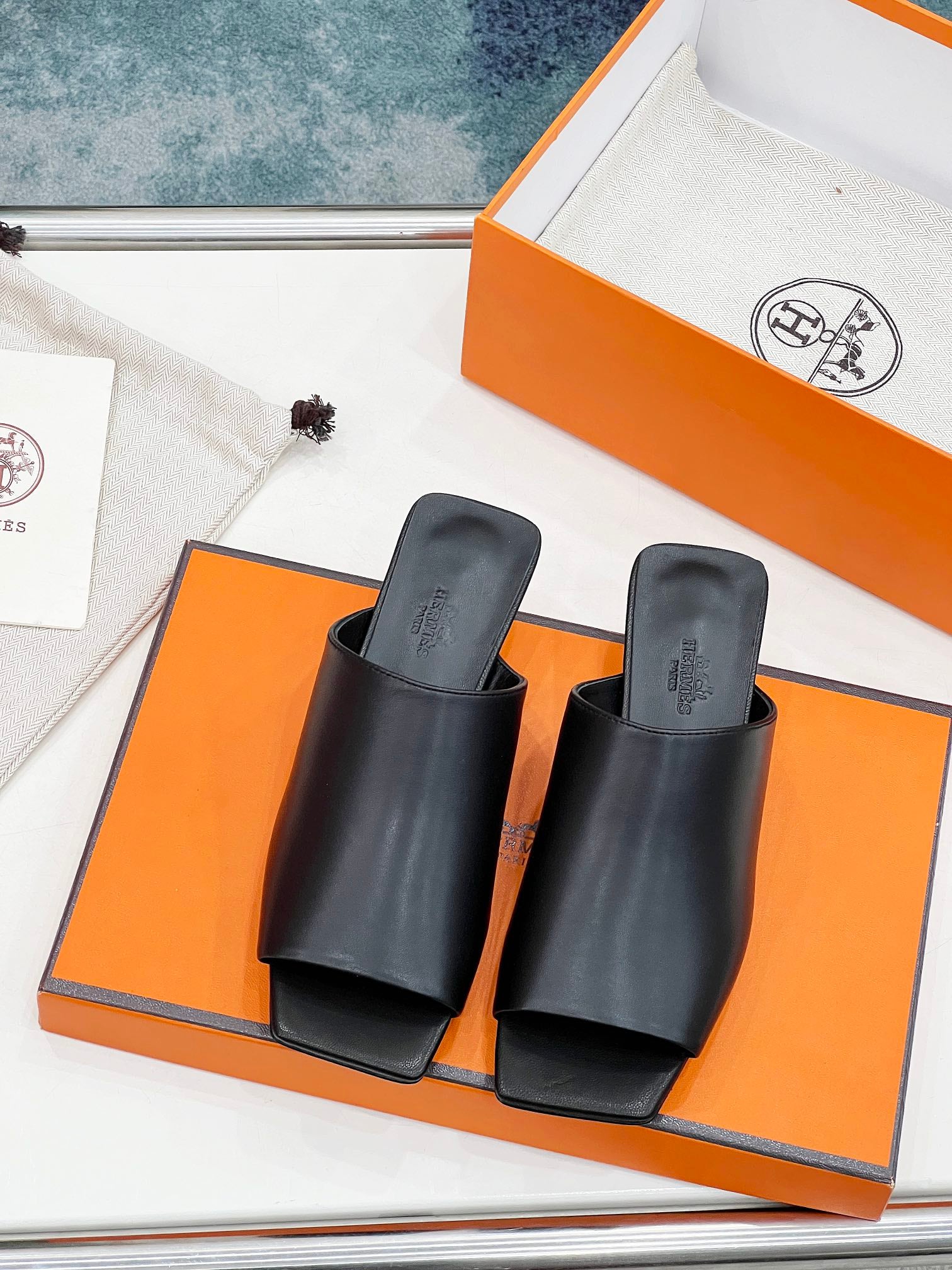 HM Idole Sandal In Black Calfskin